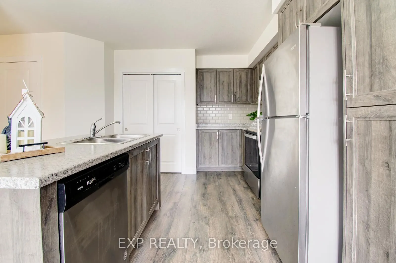 150 ROCHEFORT Street, #E