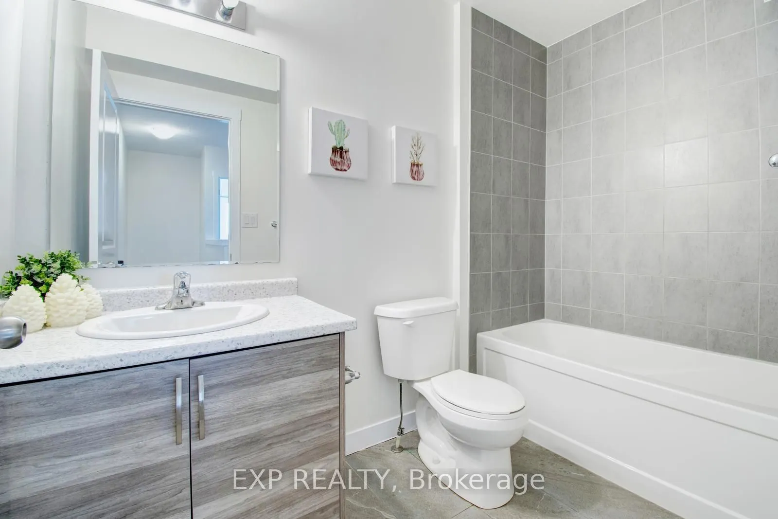 150 ROCHEFORT Street, #E