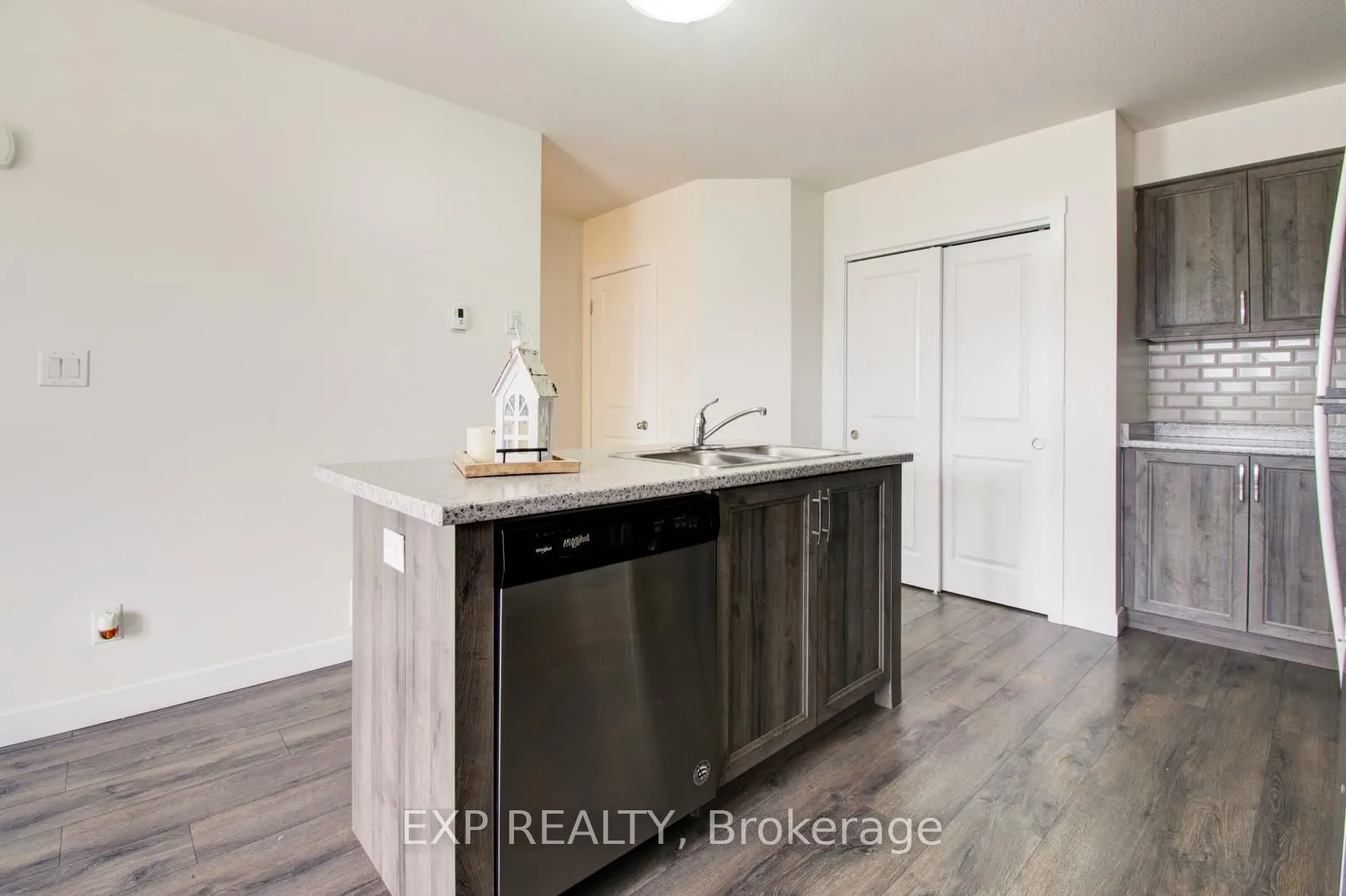 150 ROCHEFORT Street, #E