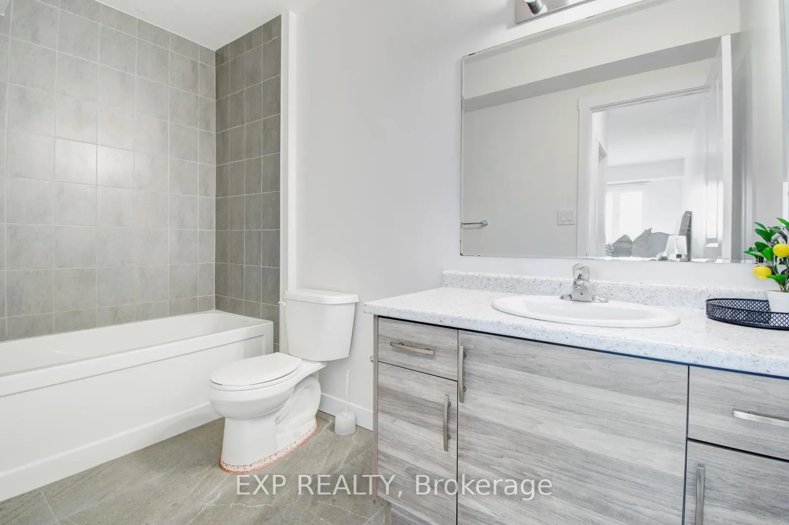 150 ROCHEFORT Street, #E