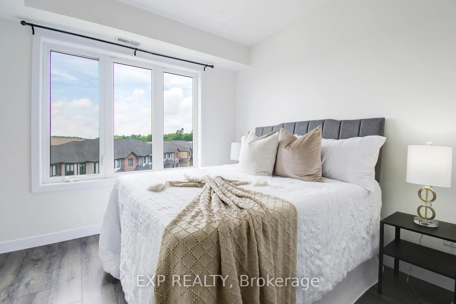150 ROCHEFORT Street, #E