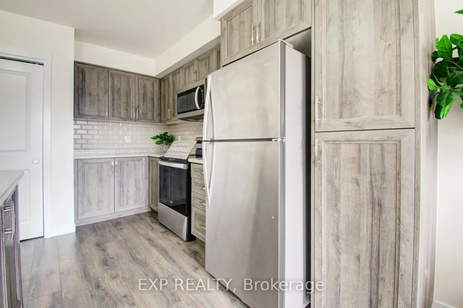 150 ROCHEFORT Street, #E