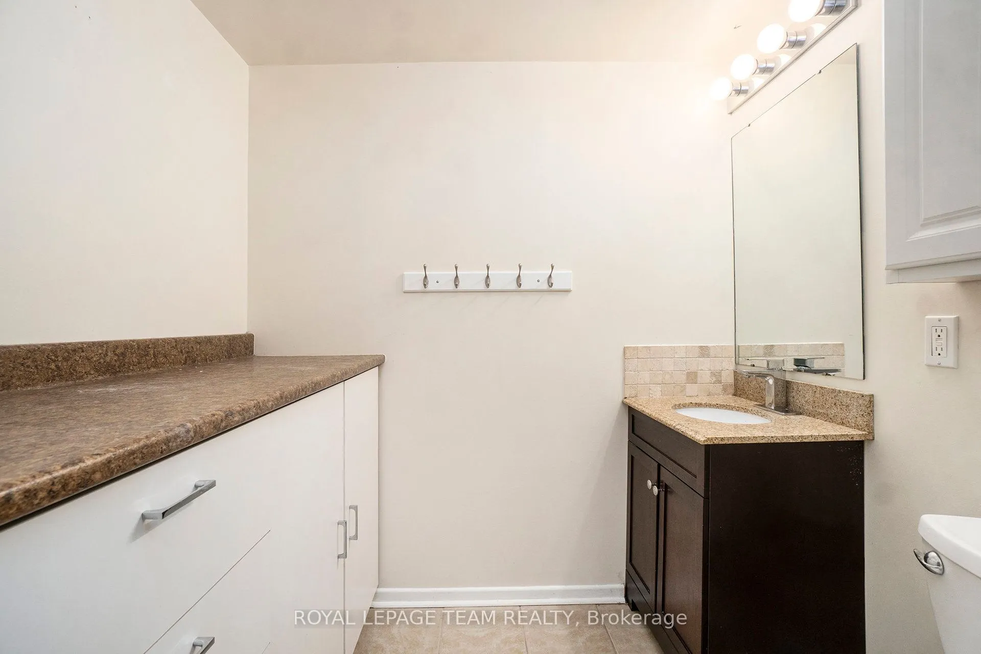 141 Somerset Street W, #701
