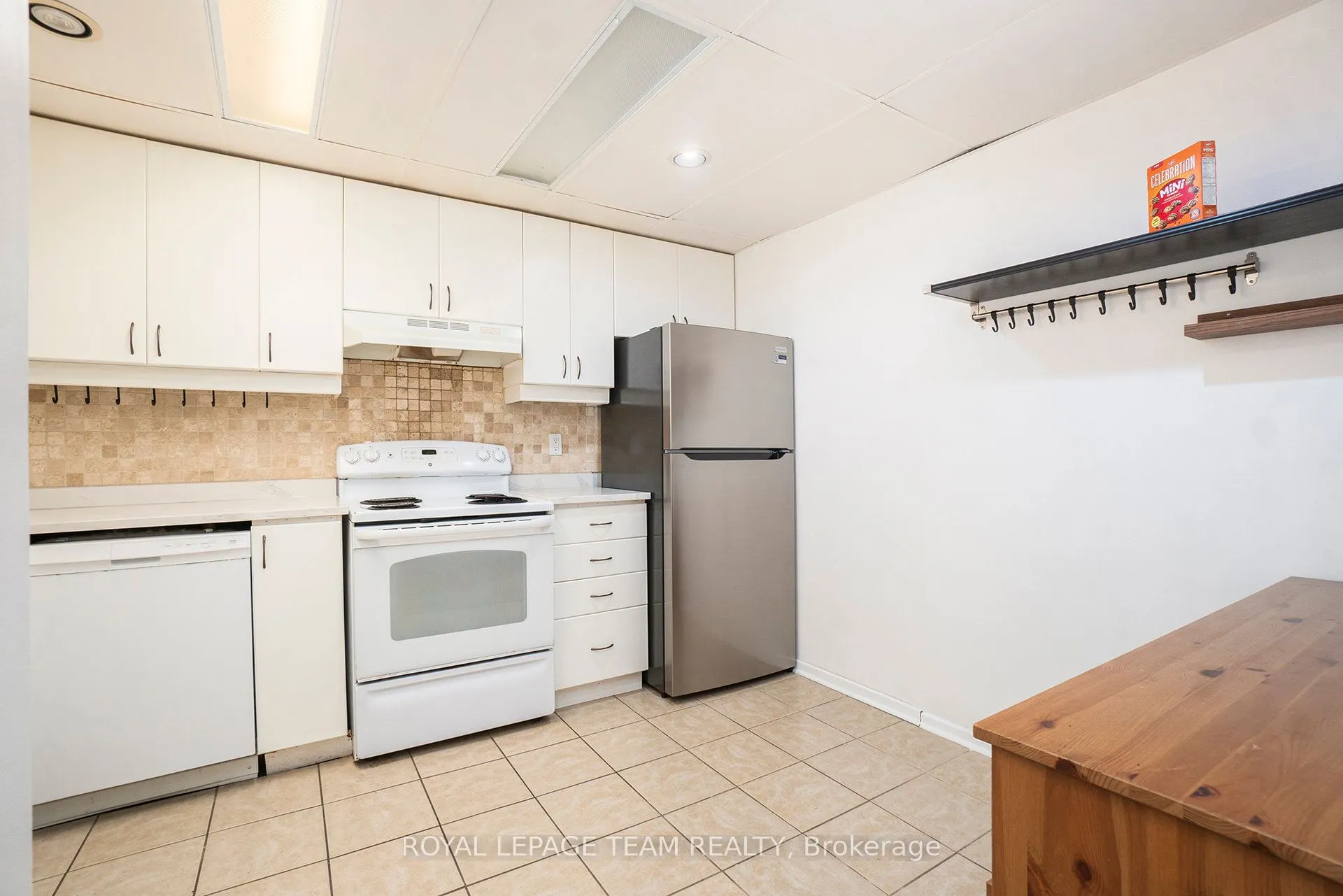 141 Somerset Street W, #701