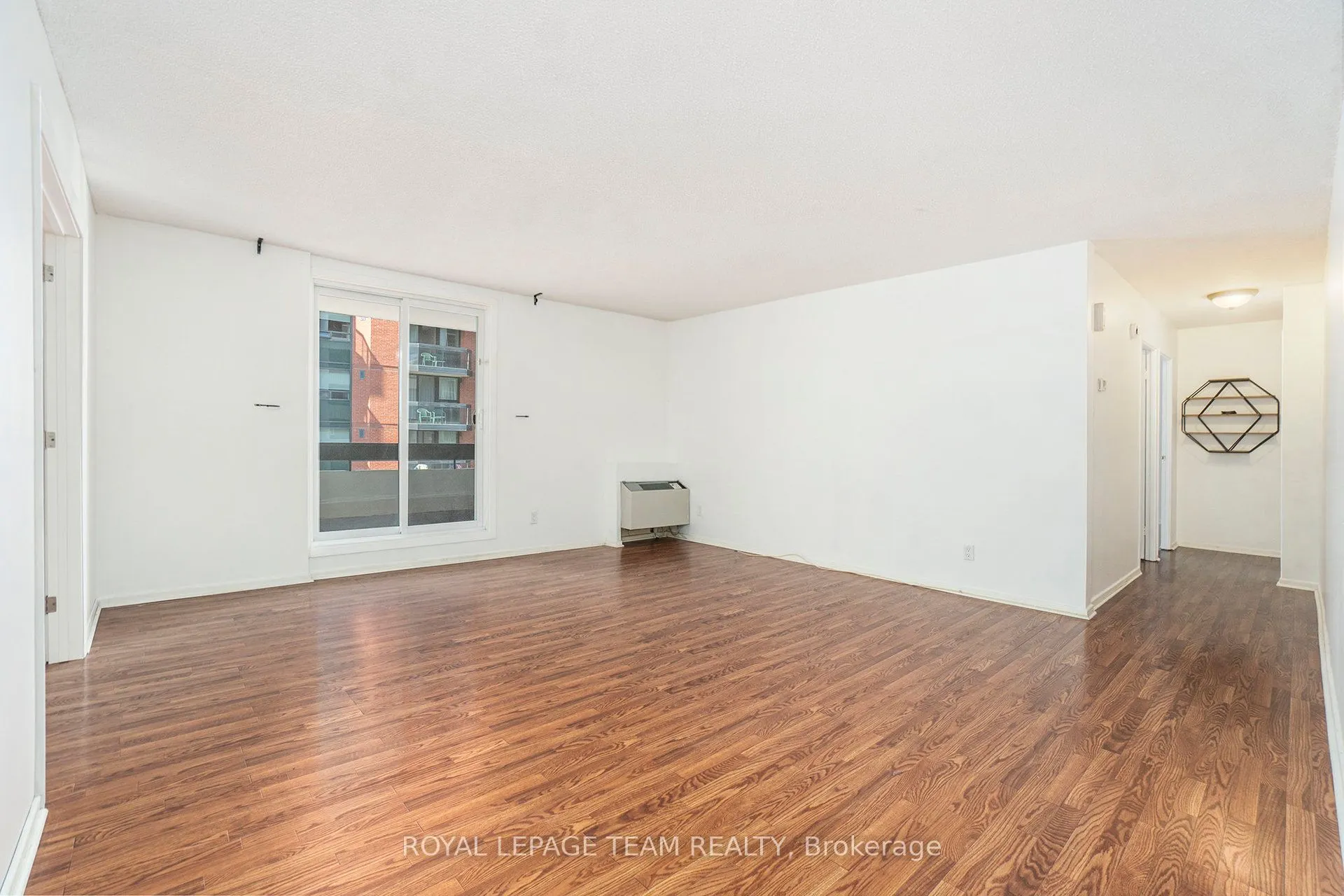 141 Somerset Street W, #701