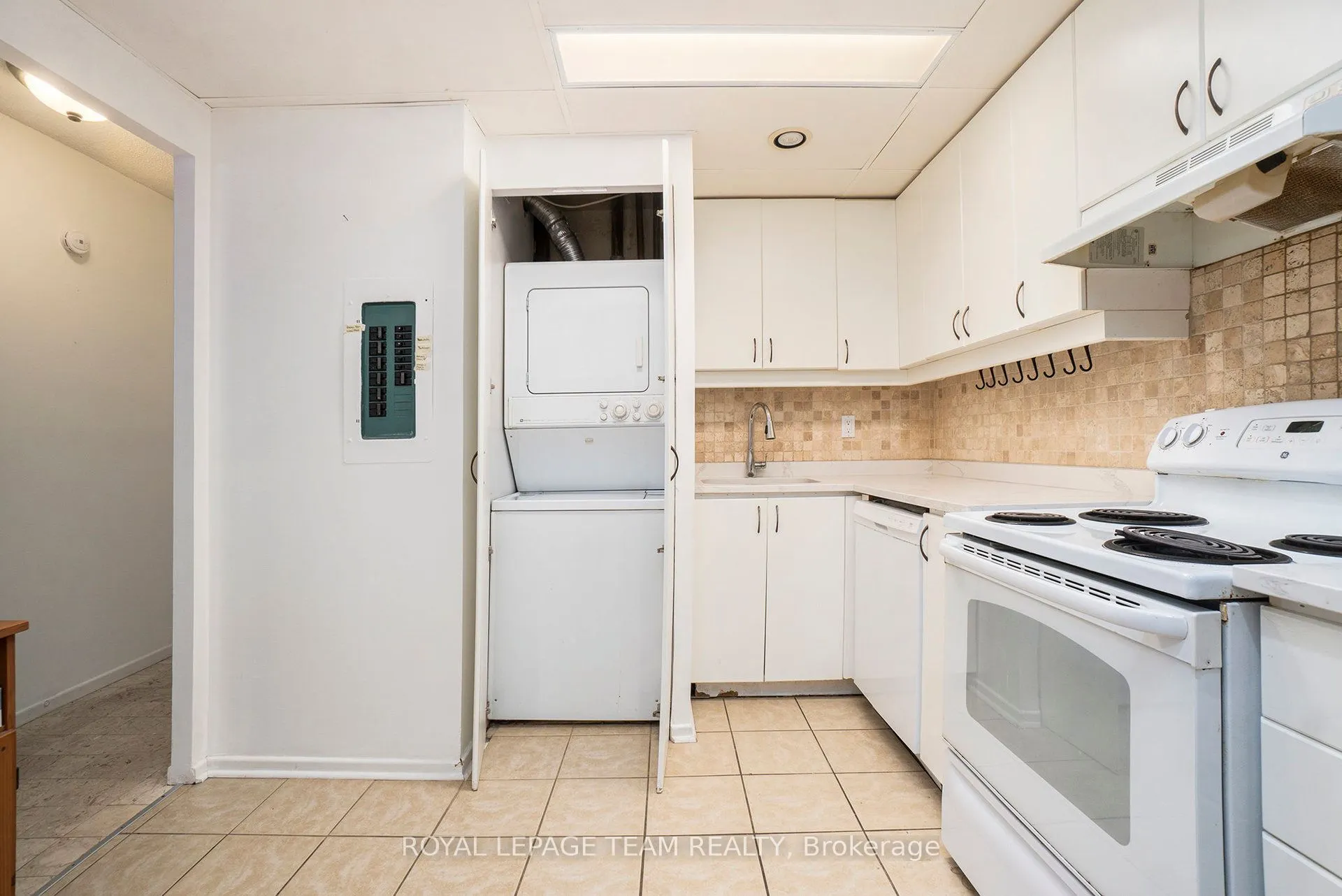 141 Somerset Street W, #701