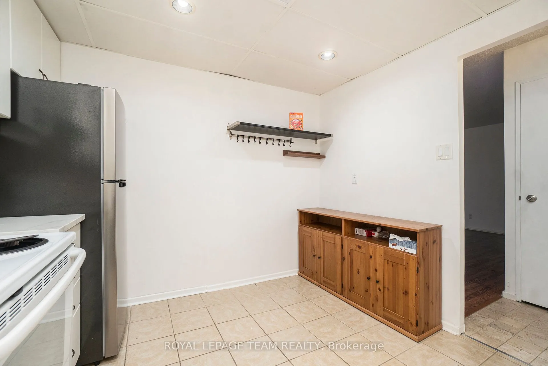 141 Somerset Street W, #701