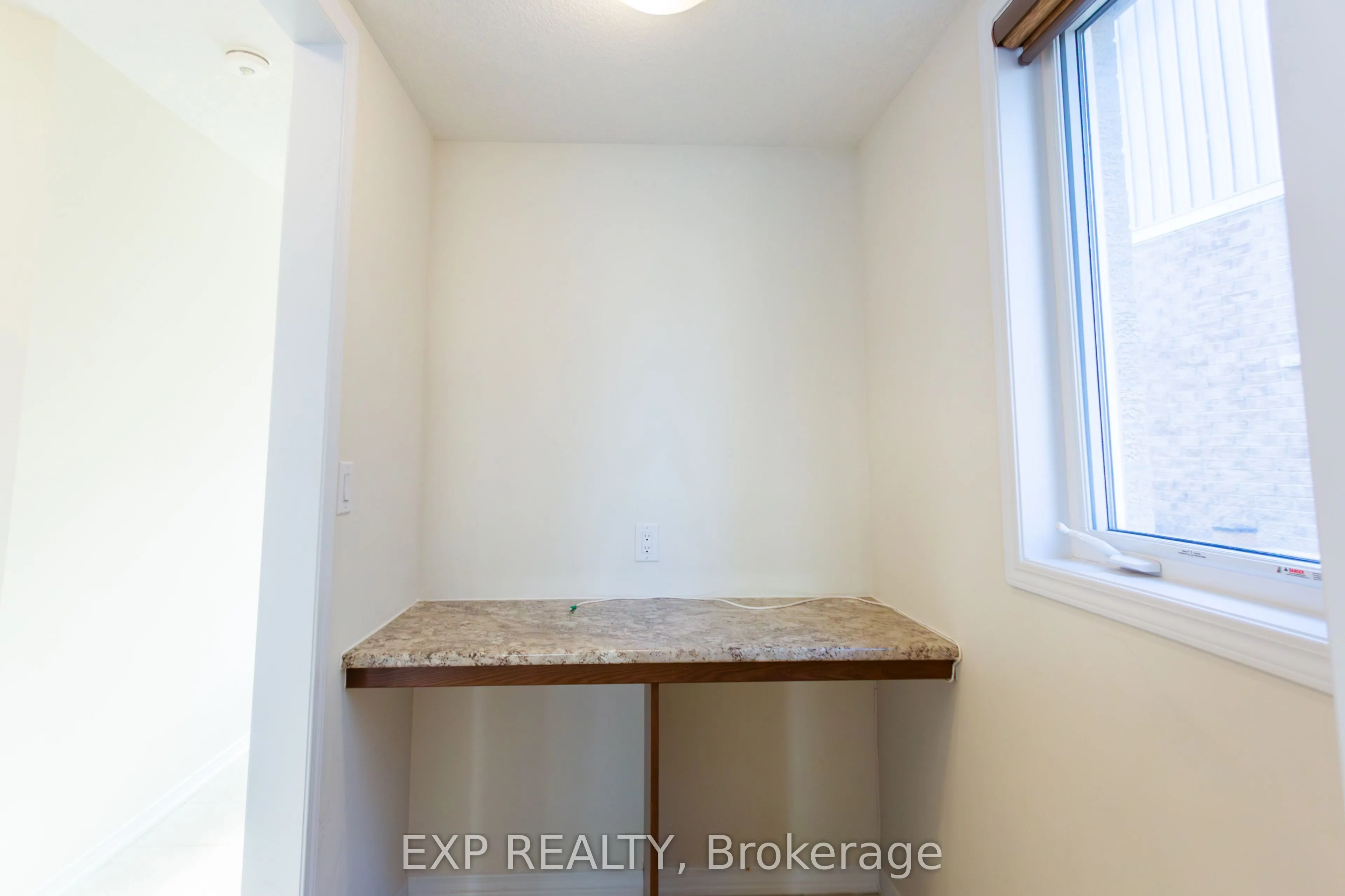 8005 Odell Crescent