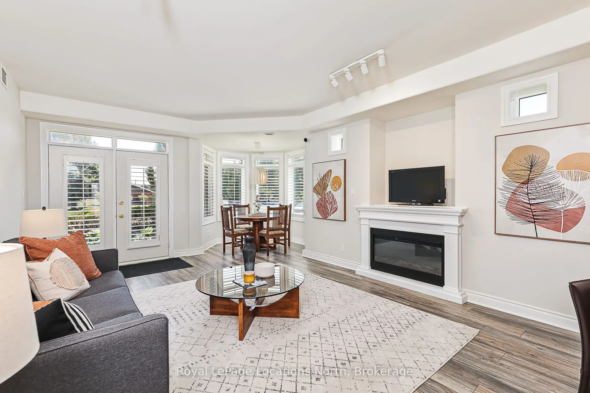 10 Bay Street E, #207