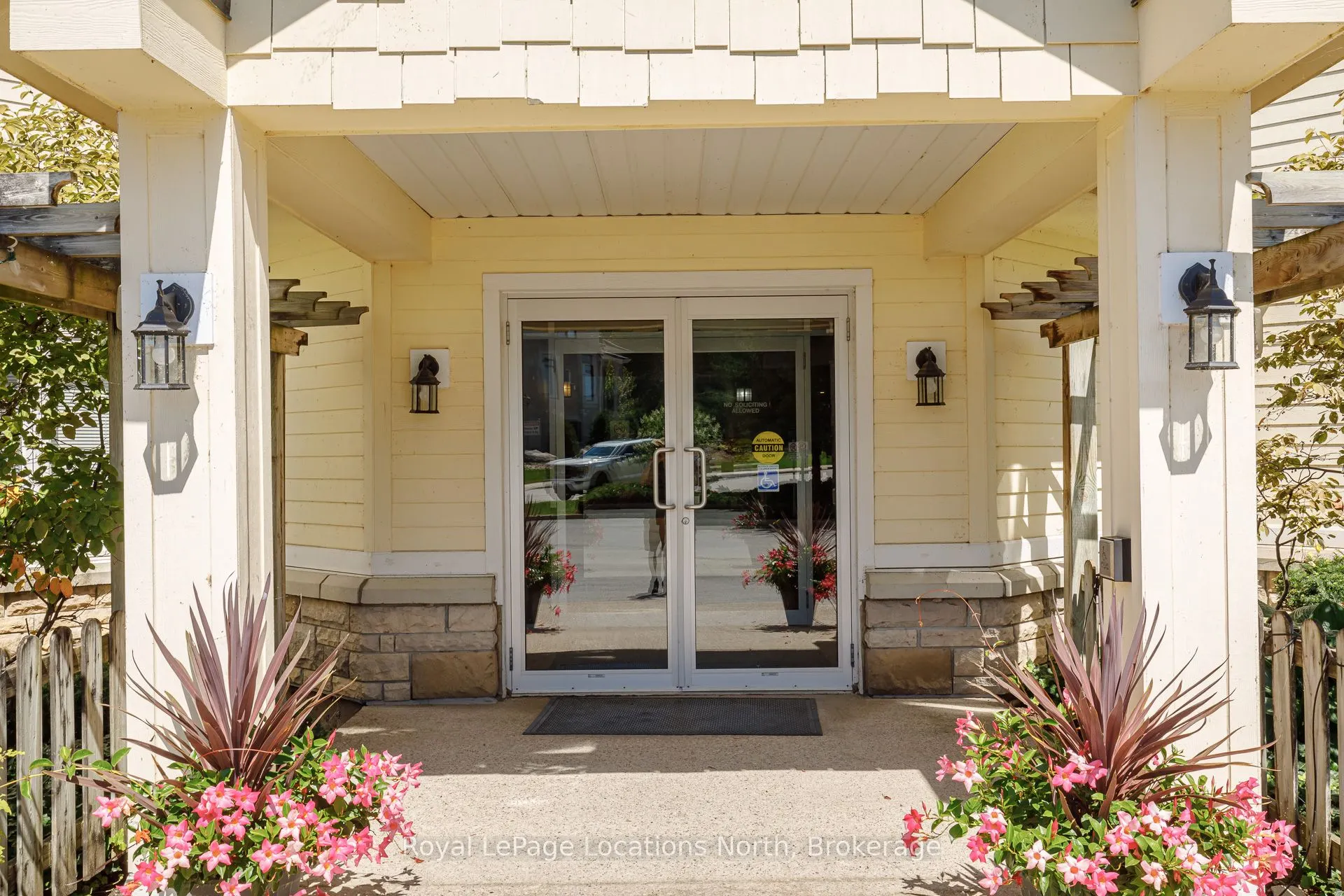 10 Bay Street E, #207