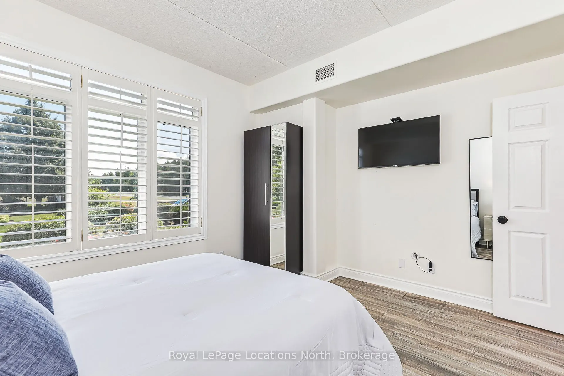 10 Bay Street E, #207