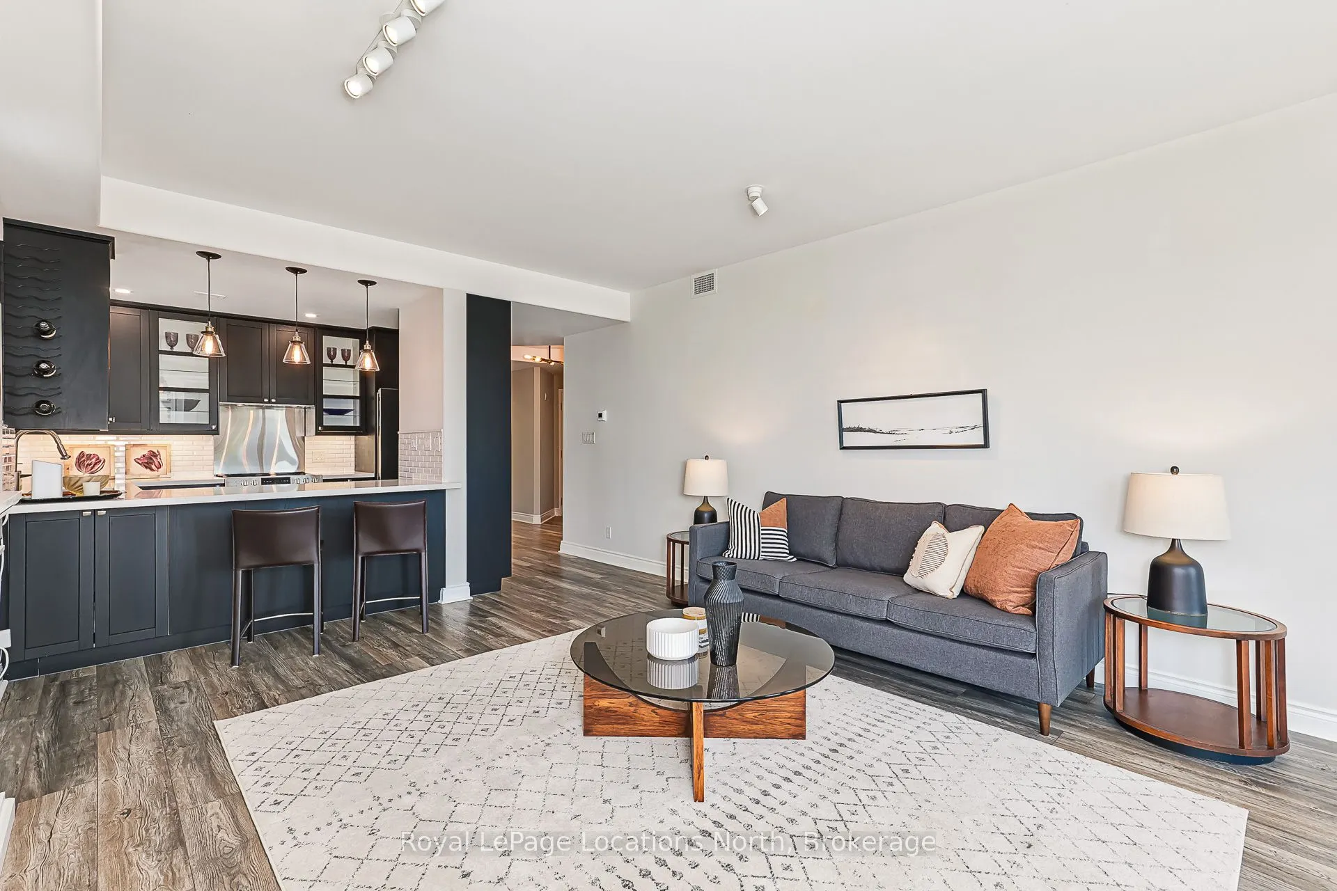 10 Bay Street E, #207