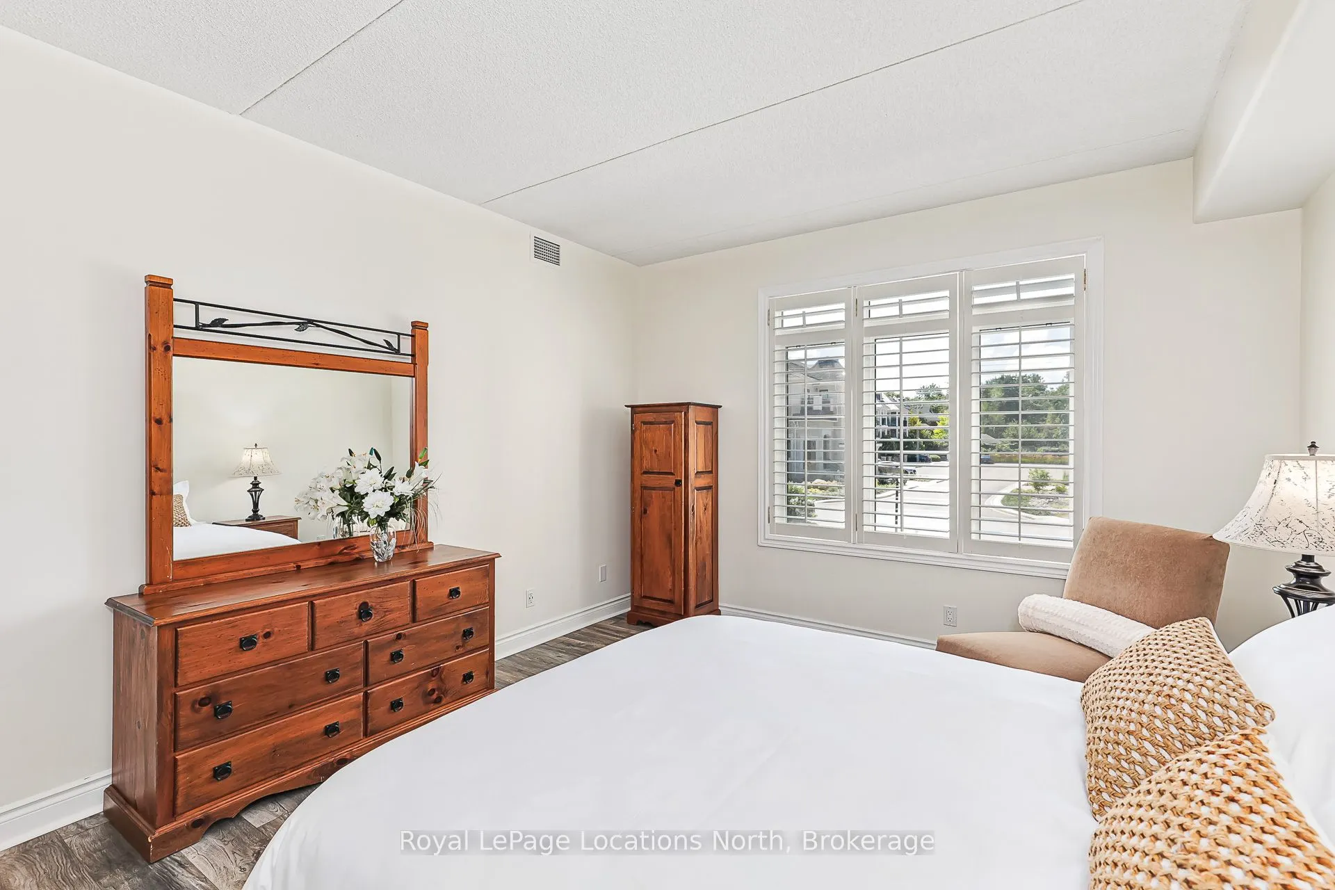 10 Bay Street E, #207