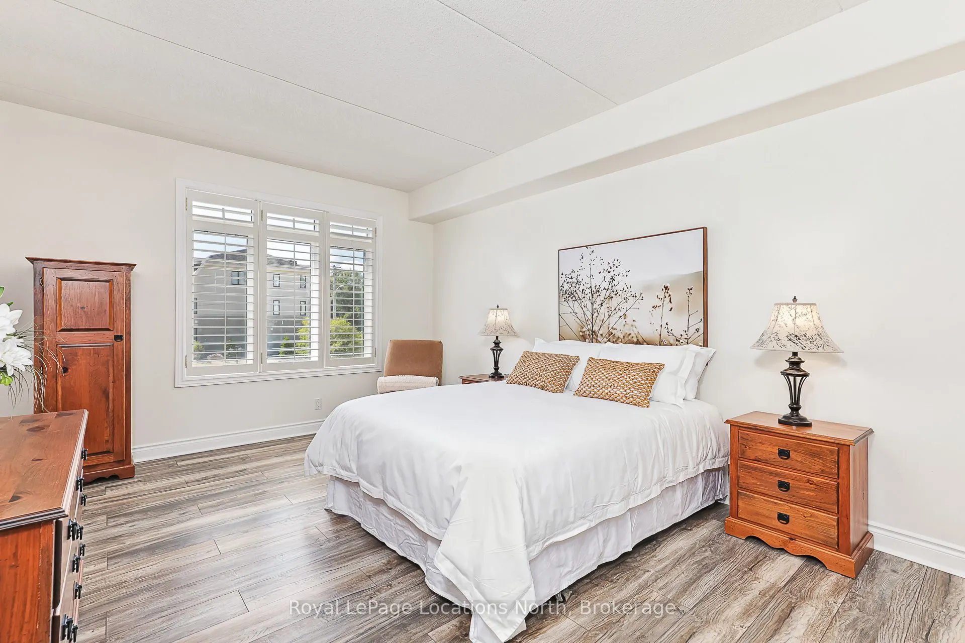 10 Bay Street E, #207