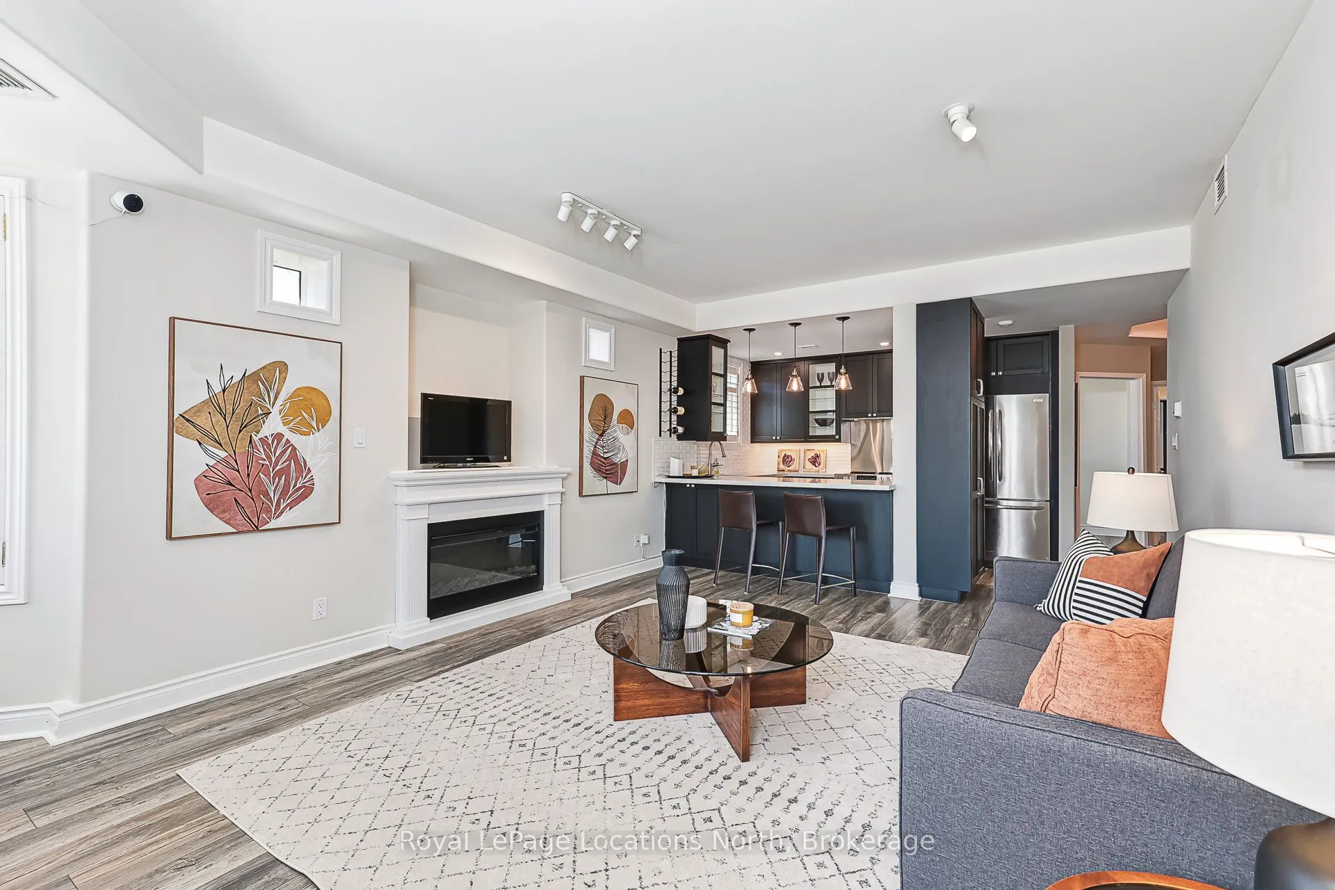 10 Bay Street E, #207