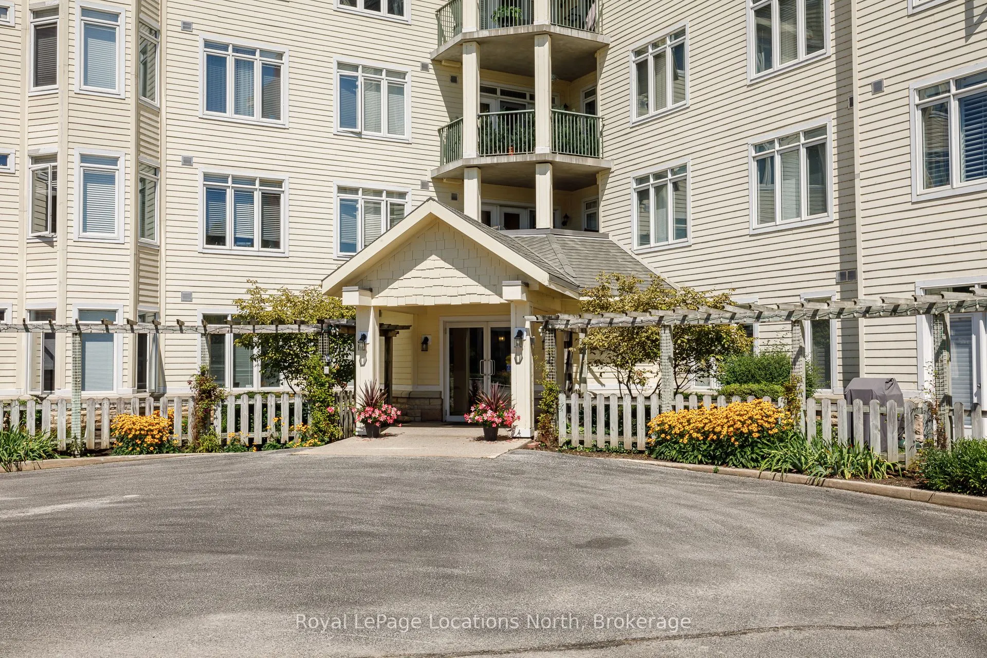 10 Bay Street E, #207