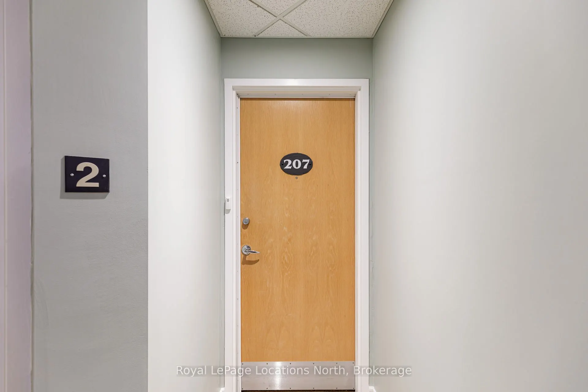 10 Bay Street E, #207