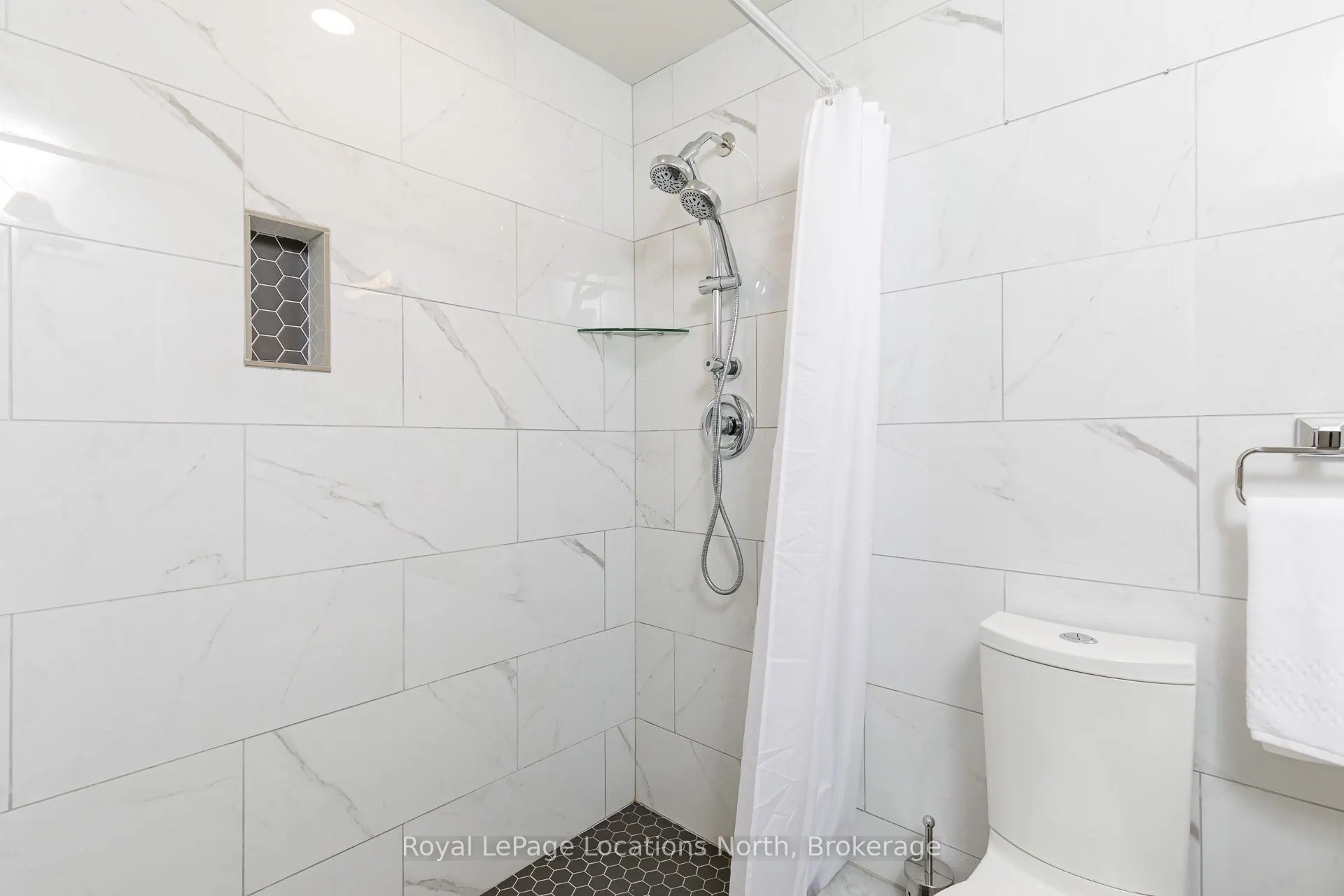 10 Bay Street E, #207