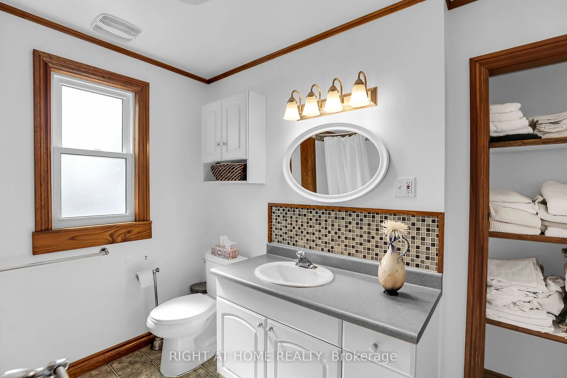 1027 Niagara Stone Road