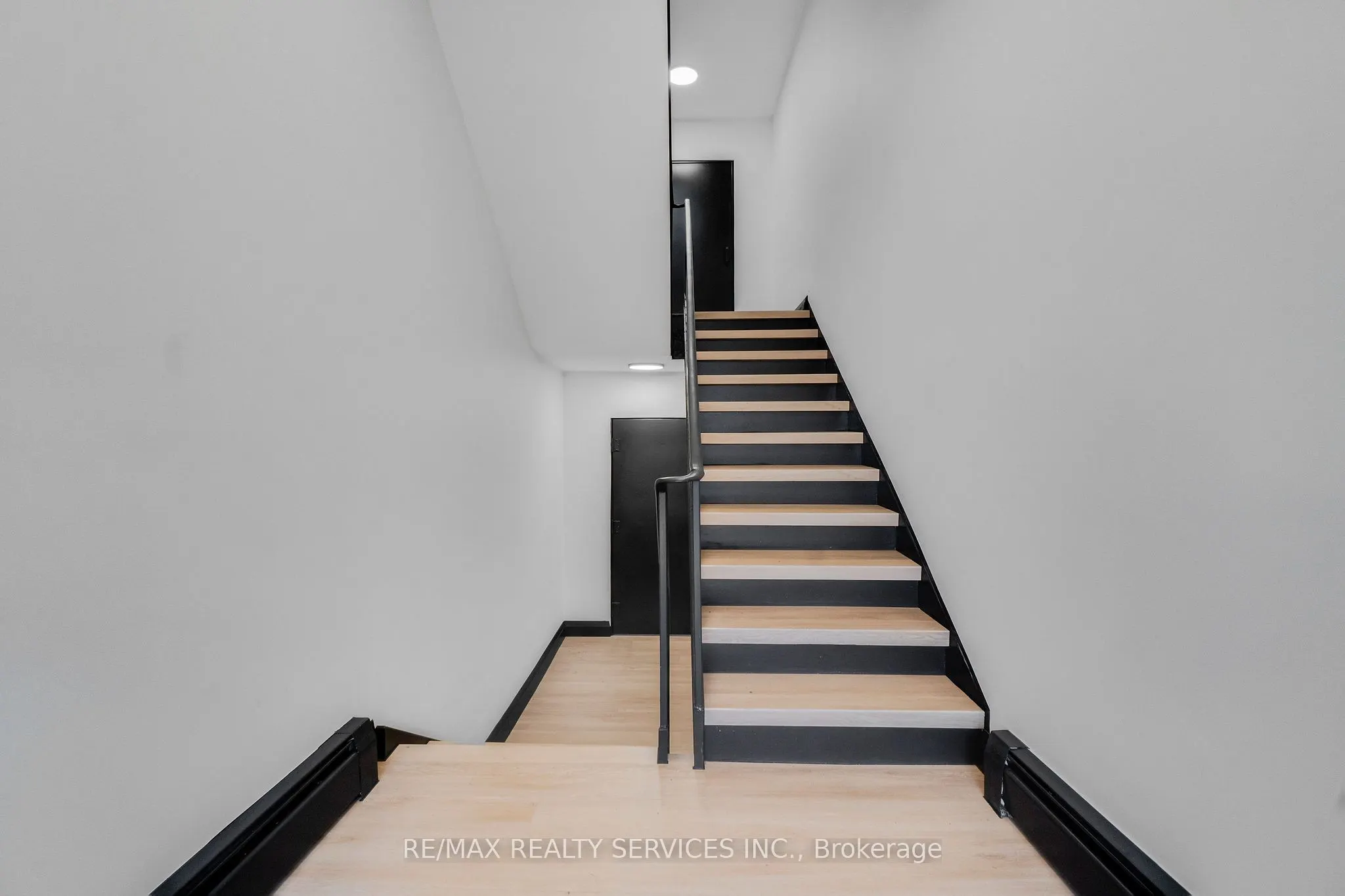 4218 Portage Road, #305