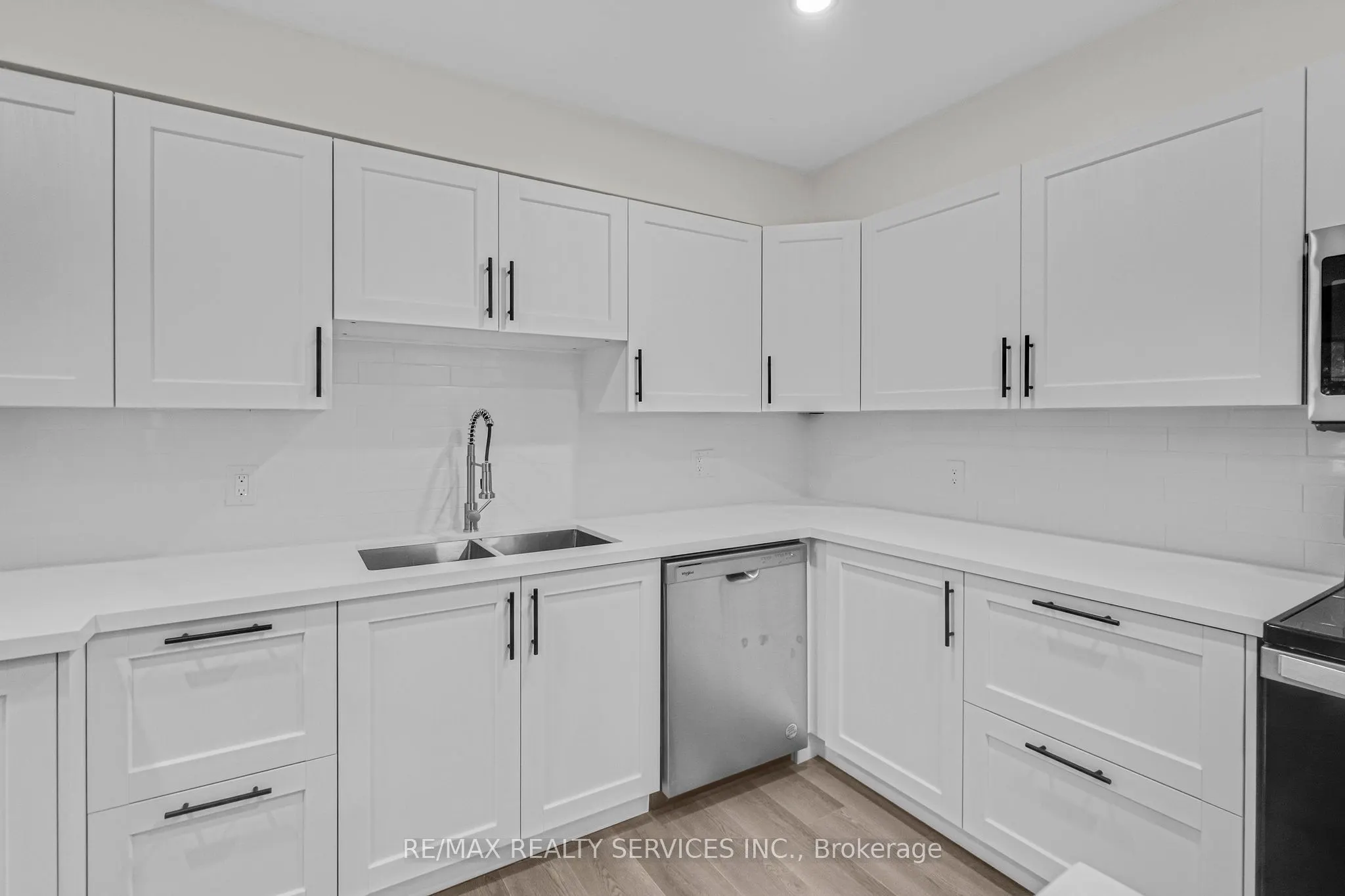 4218 Portage Road, #305