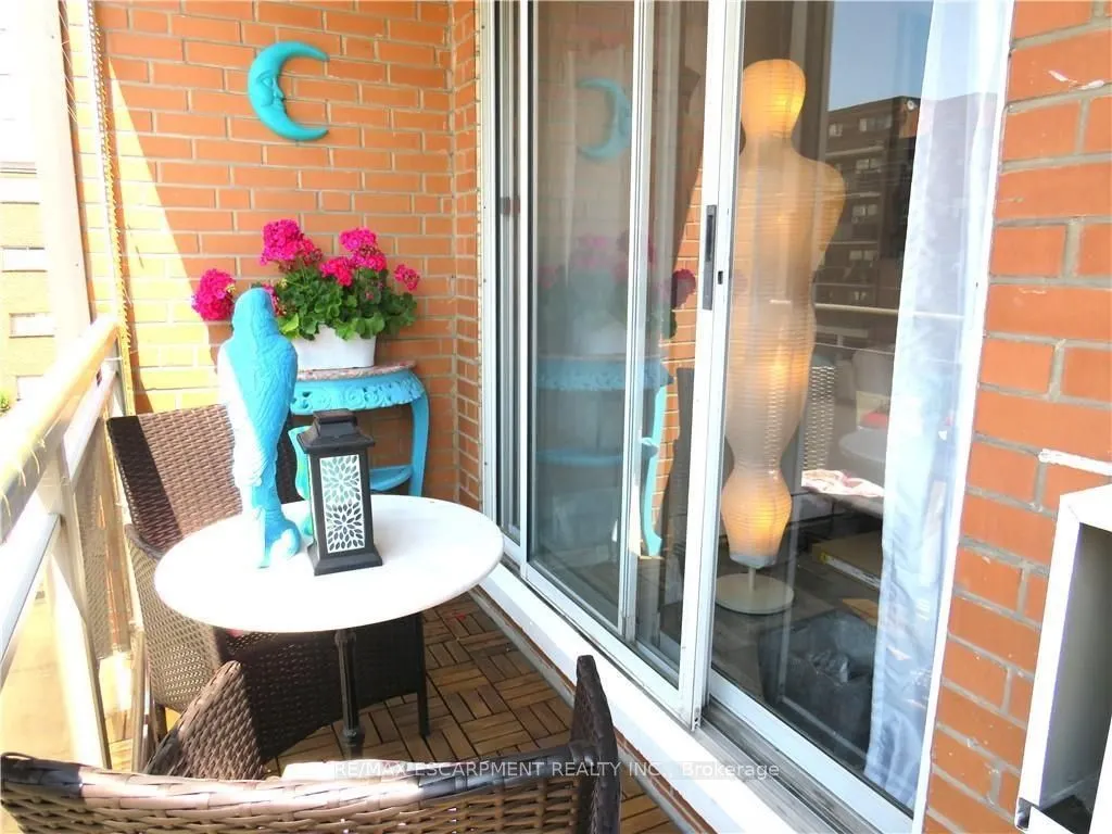 30 Summit Avenue, #307