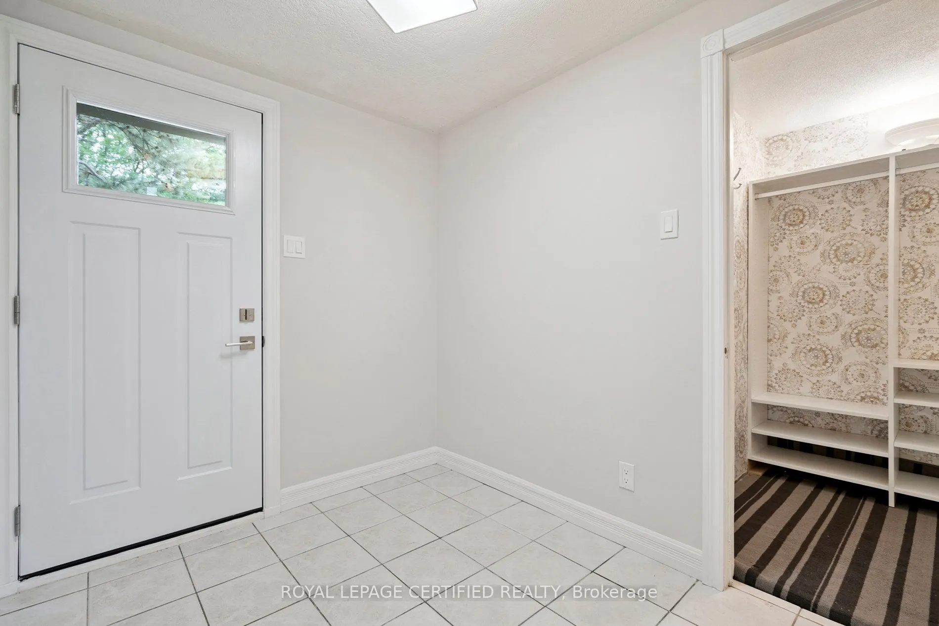 444 Stone Church Road W, #L1