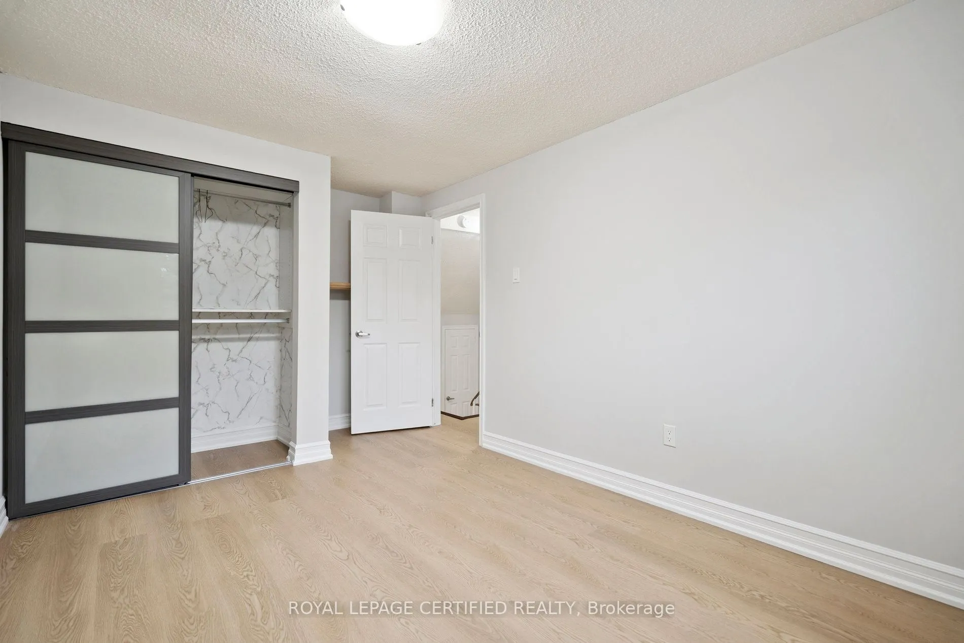 444 Stone Church Road W, #L1