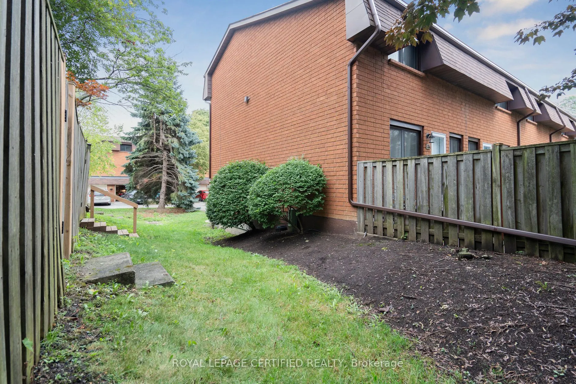 444 Stone Church Road W, #L1