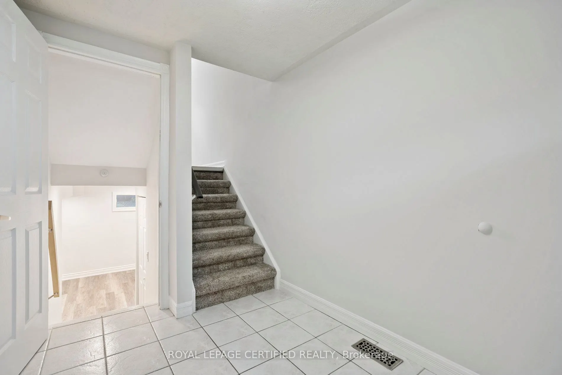 444 Stone Church Road W, #L1