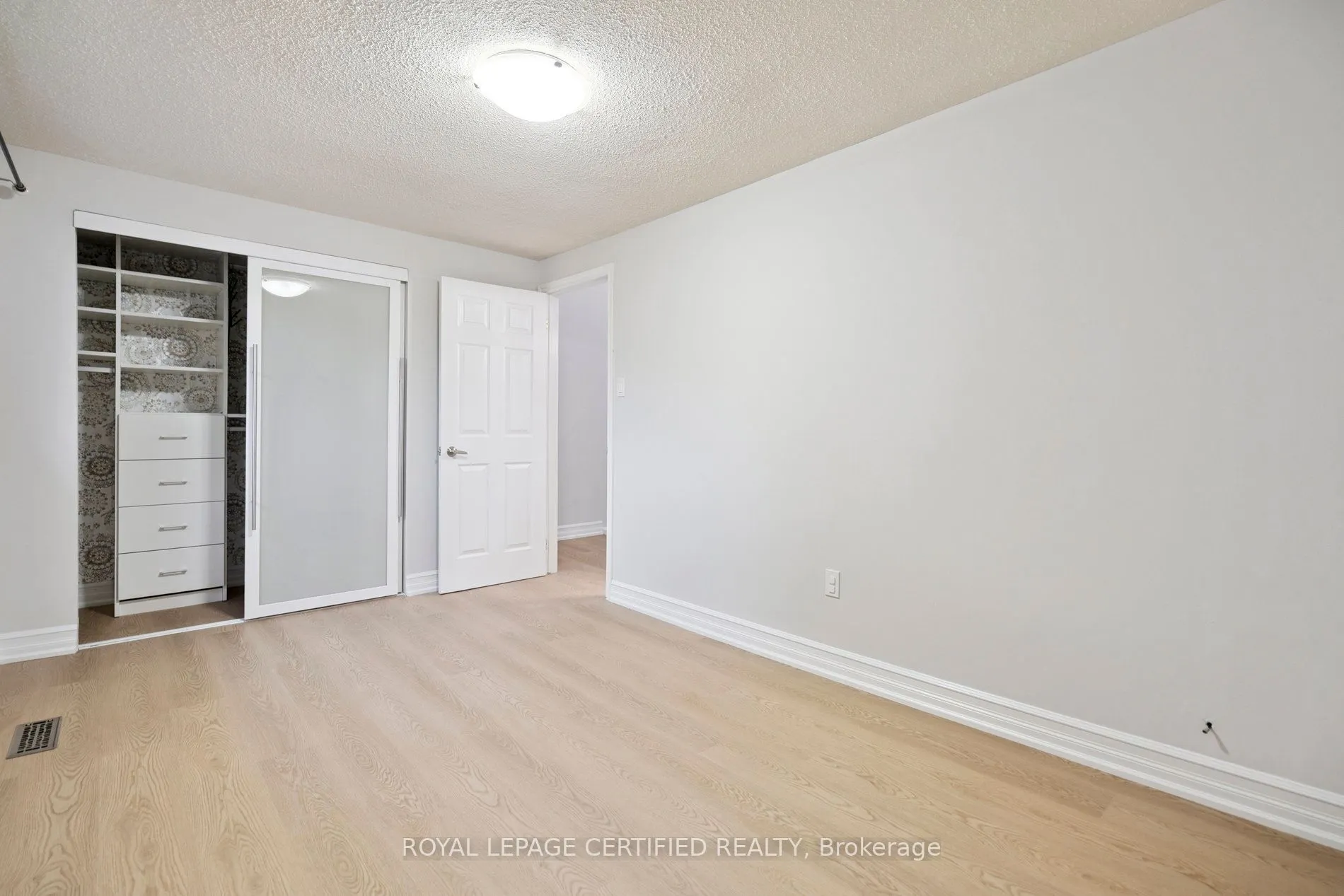 444 Stone Church Road W, #L1