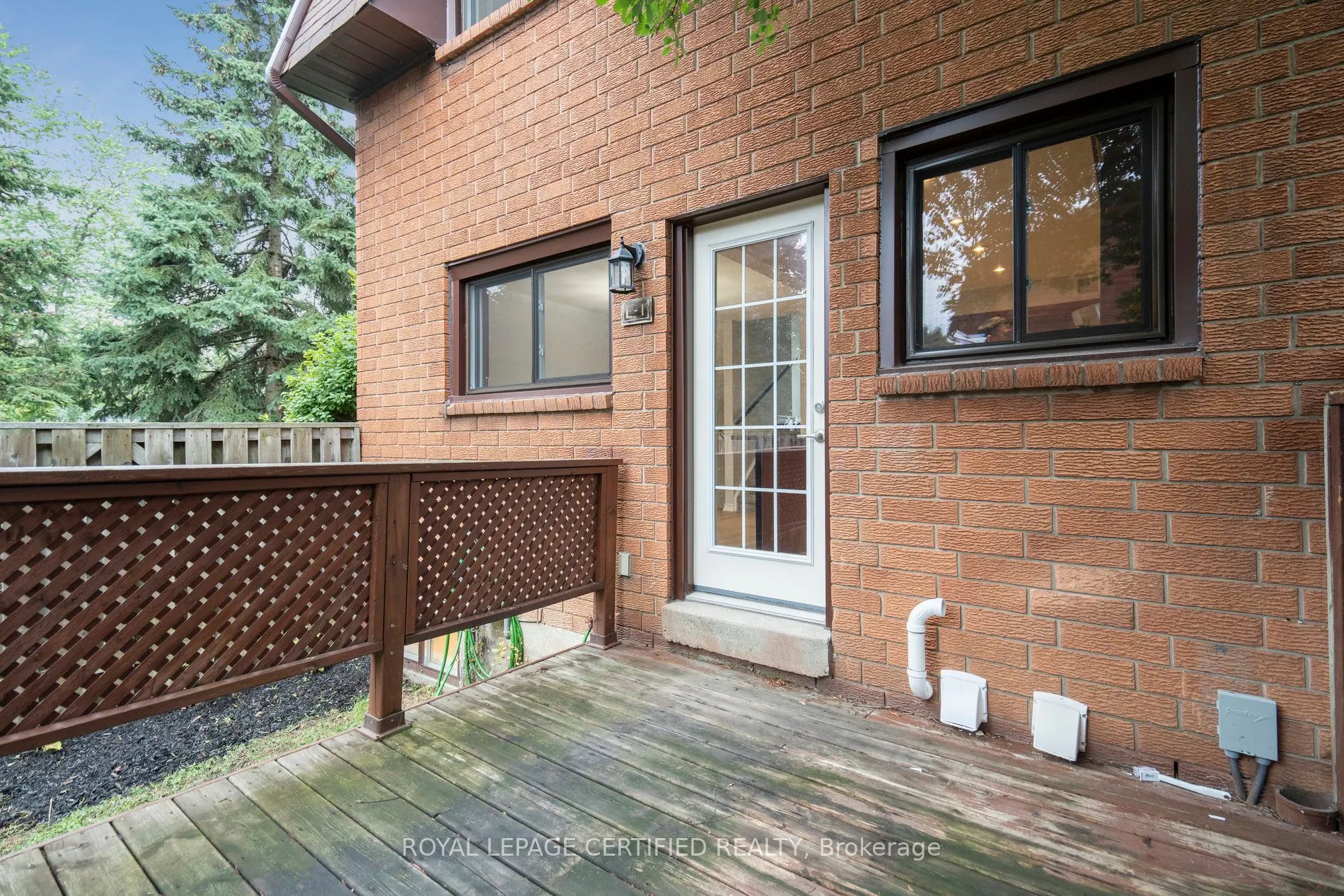 444 Stone Church Road W, #L1