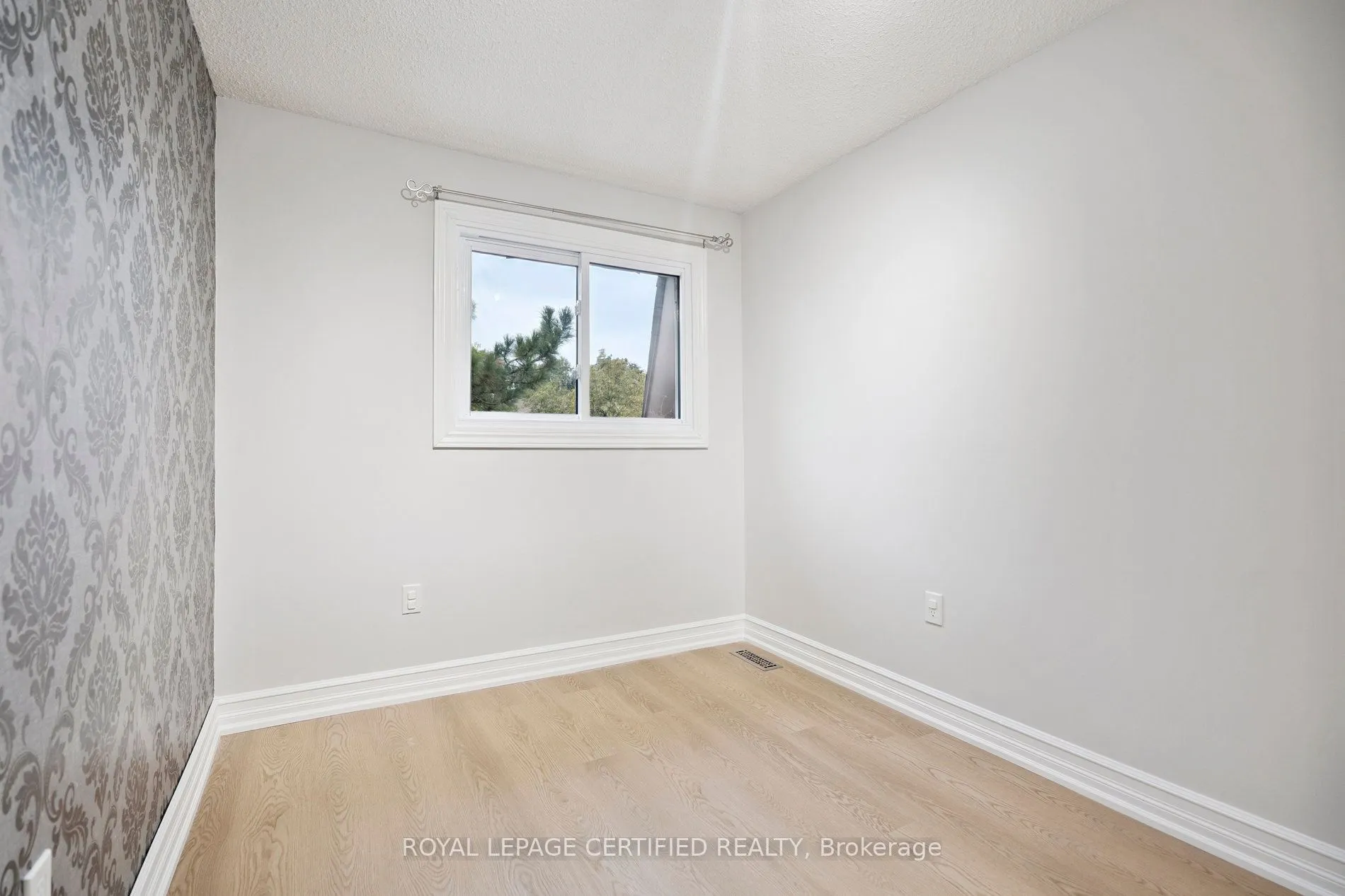 444 Stone Church Road W, #L1