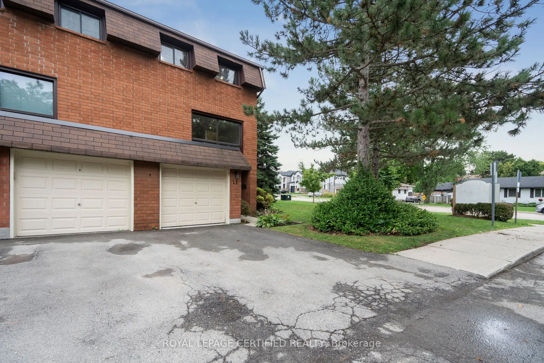 444 Stone Church Road W, #L1