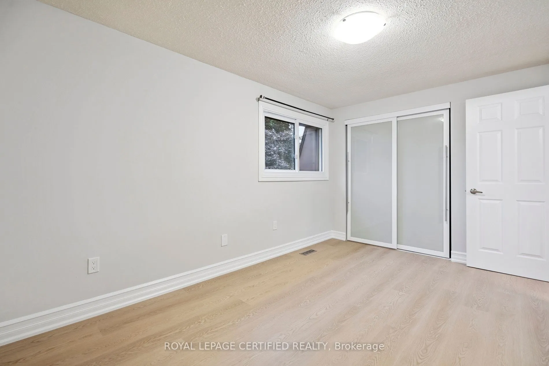 444 Stone Church Road W, #L1
