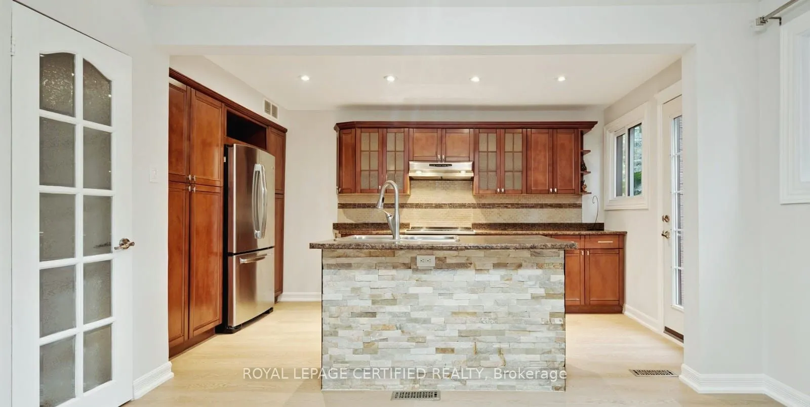 444 Stone Church Road W, #L1