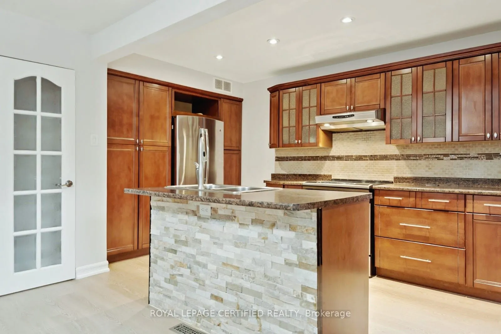 444 Stone Church Road W, #L1