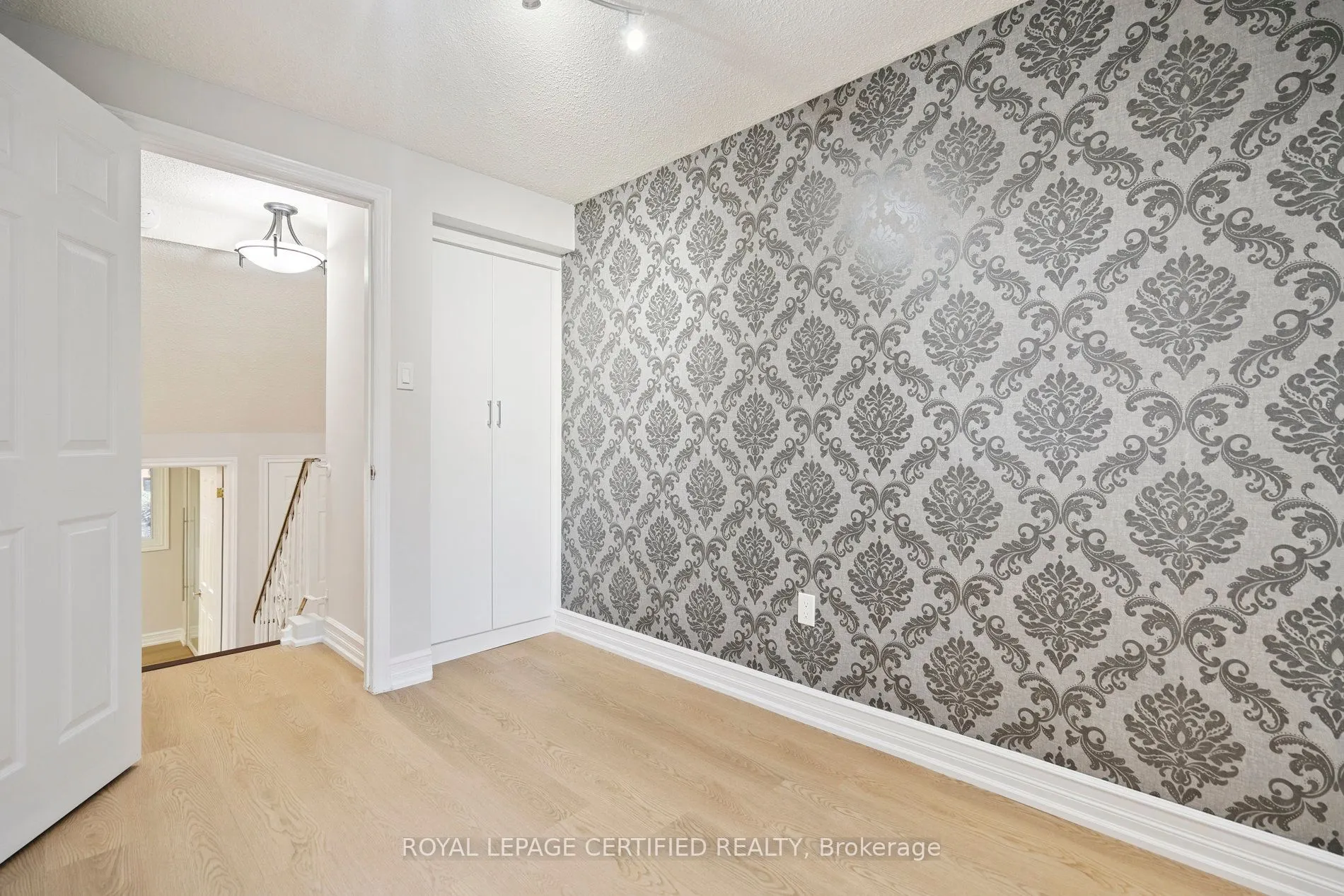 444 Stone Church Road W, #L1