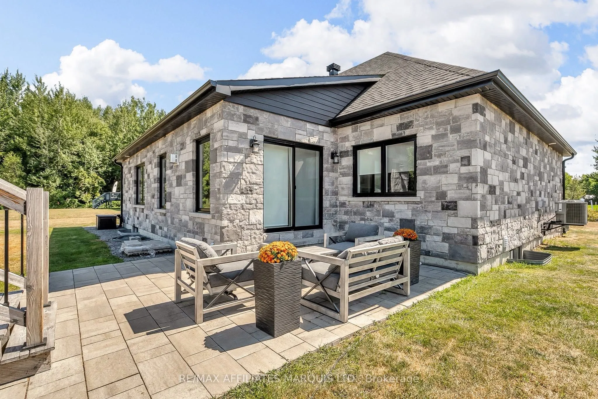 20531 Old Montreal Road