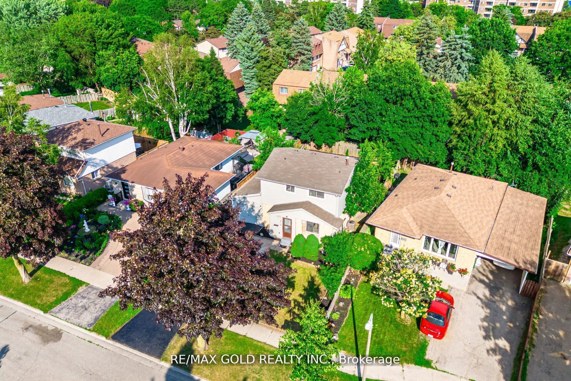 212 Cedarwoods Crescent