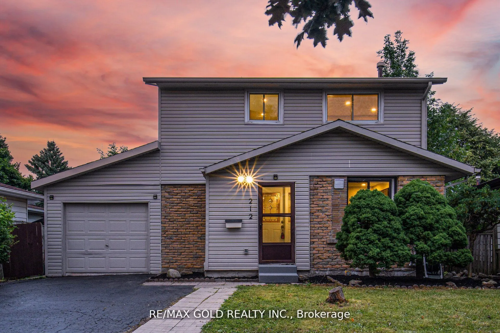 212 Cedarwoods Crescent