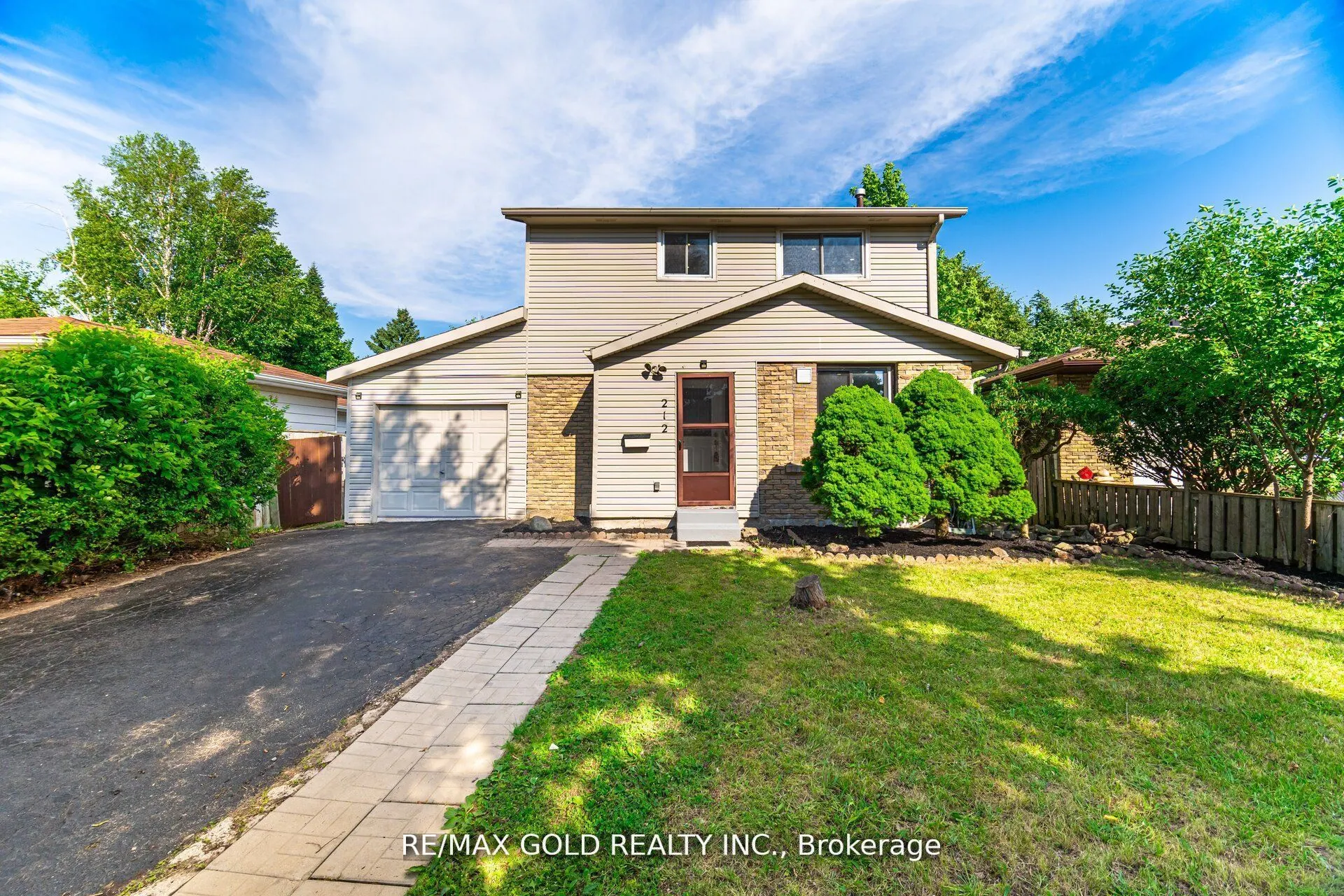 212 Cedarwoods Crescent