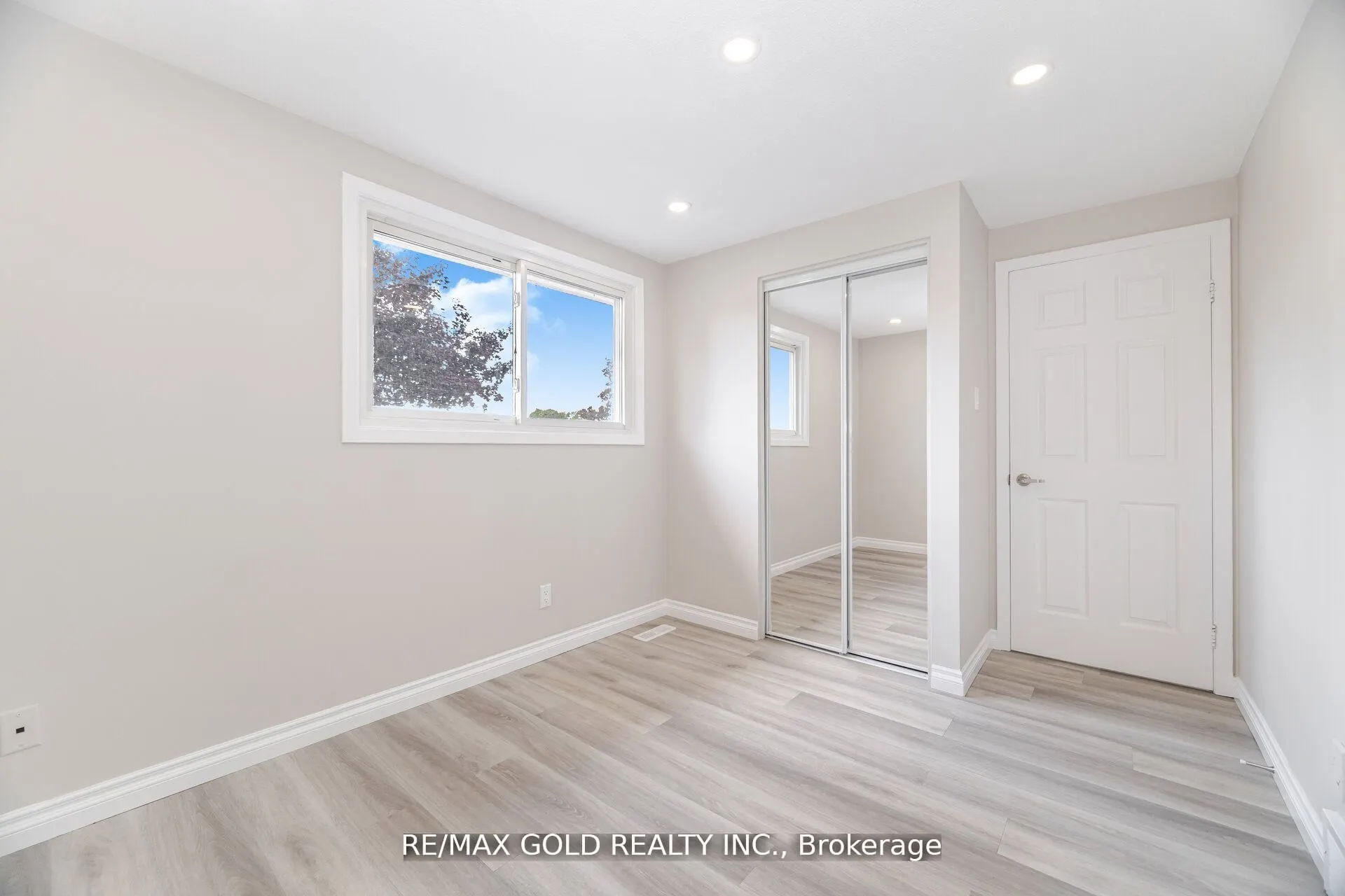 212 Cedarwoods Crescent
