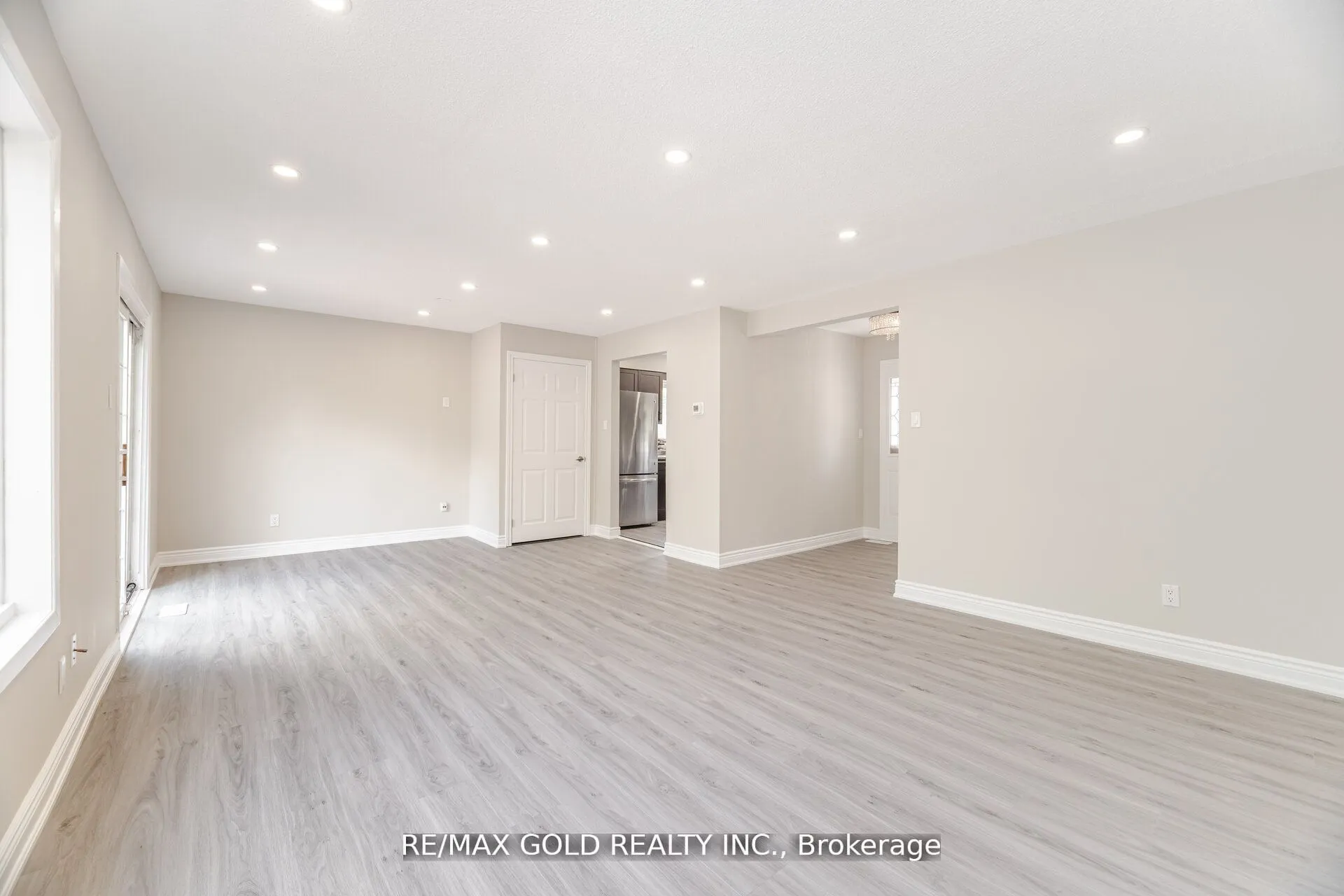 212 Cedarwoods Crescent