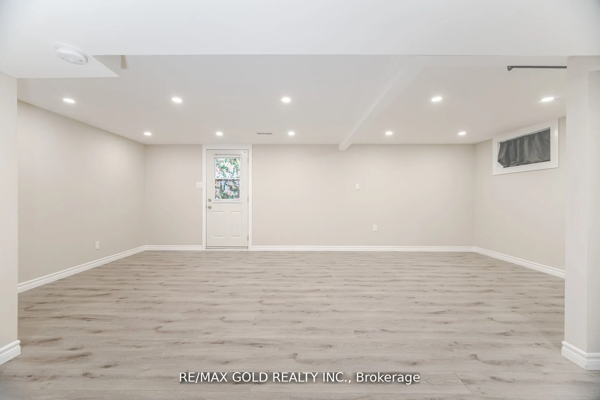 212 Cedarwoods Crescent