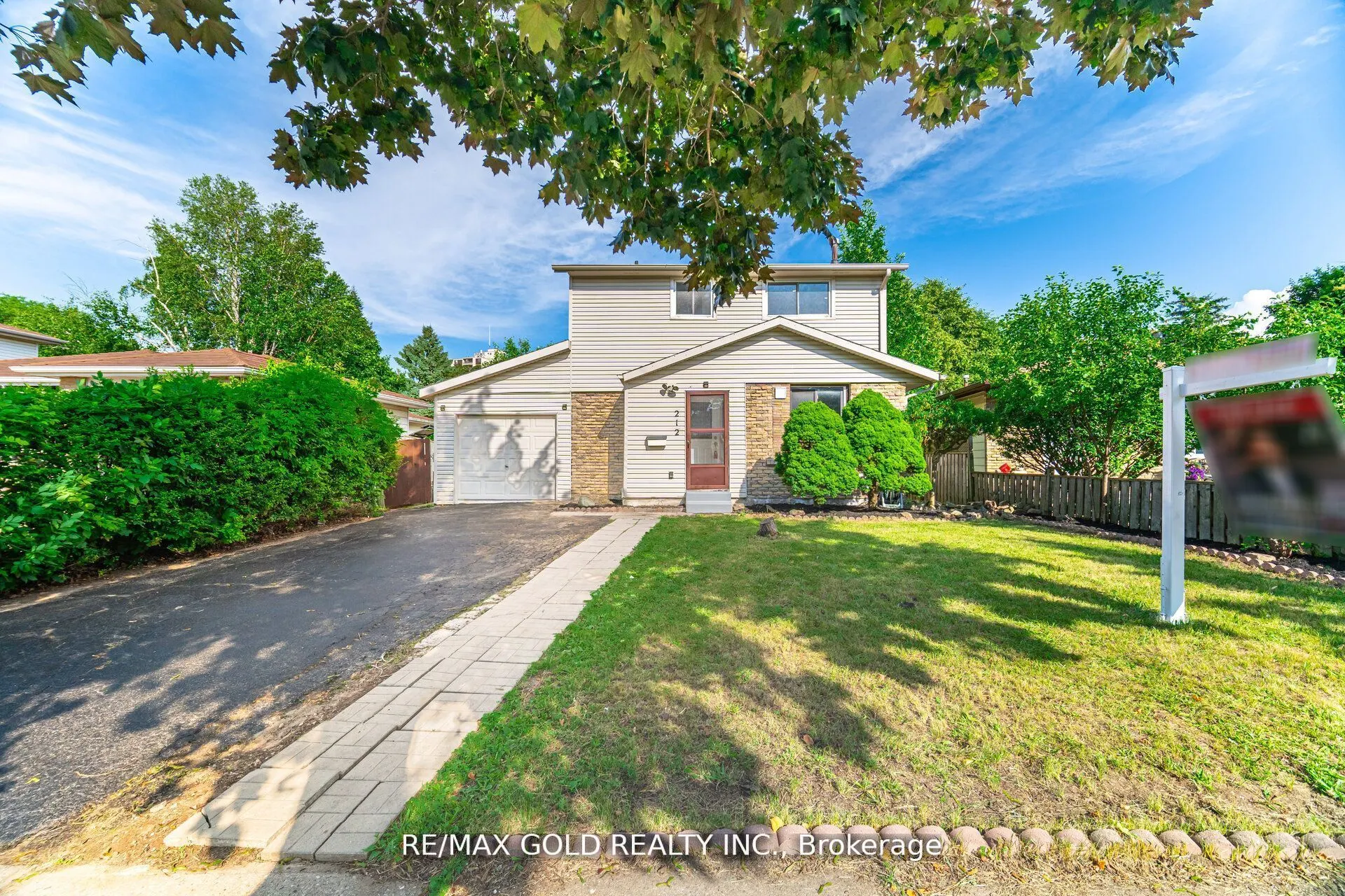 212 Cedarwoods Crescent