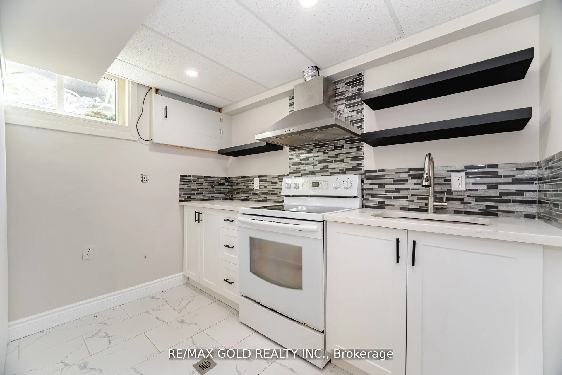 212 Cedarwoods Crescent