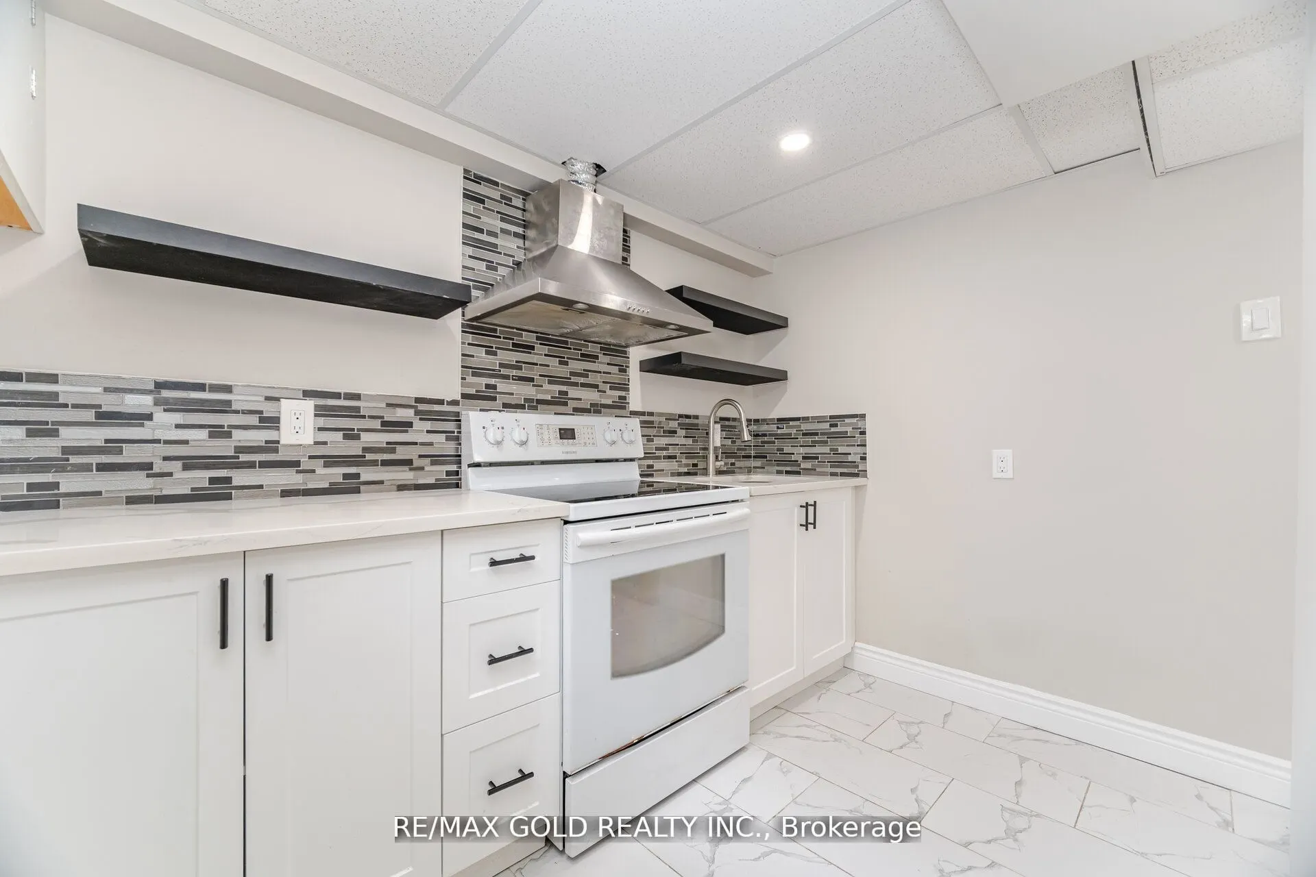 212 Cedarwoods Crescent