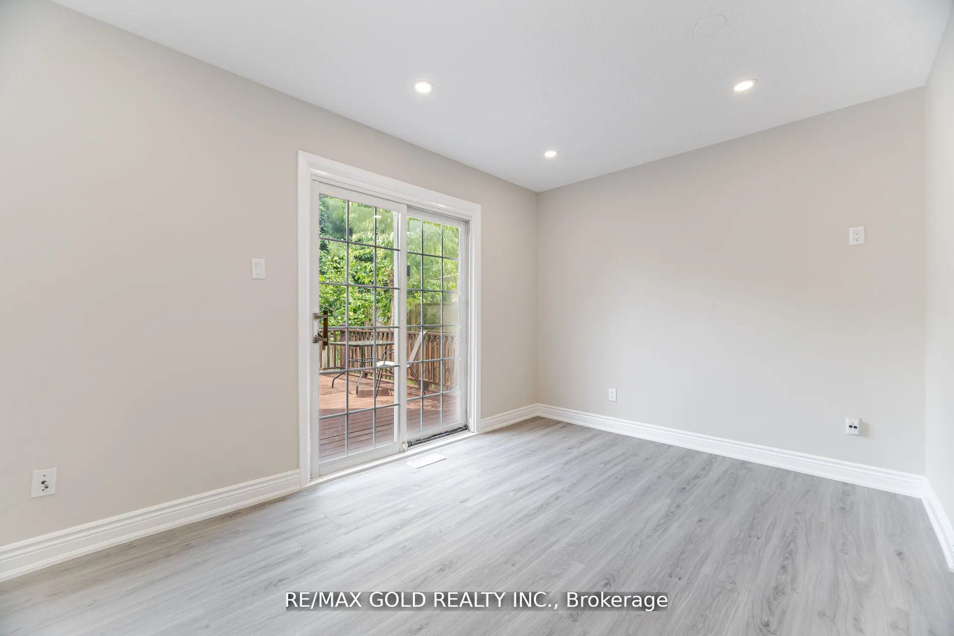 212 Cedarwoods Crescent
