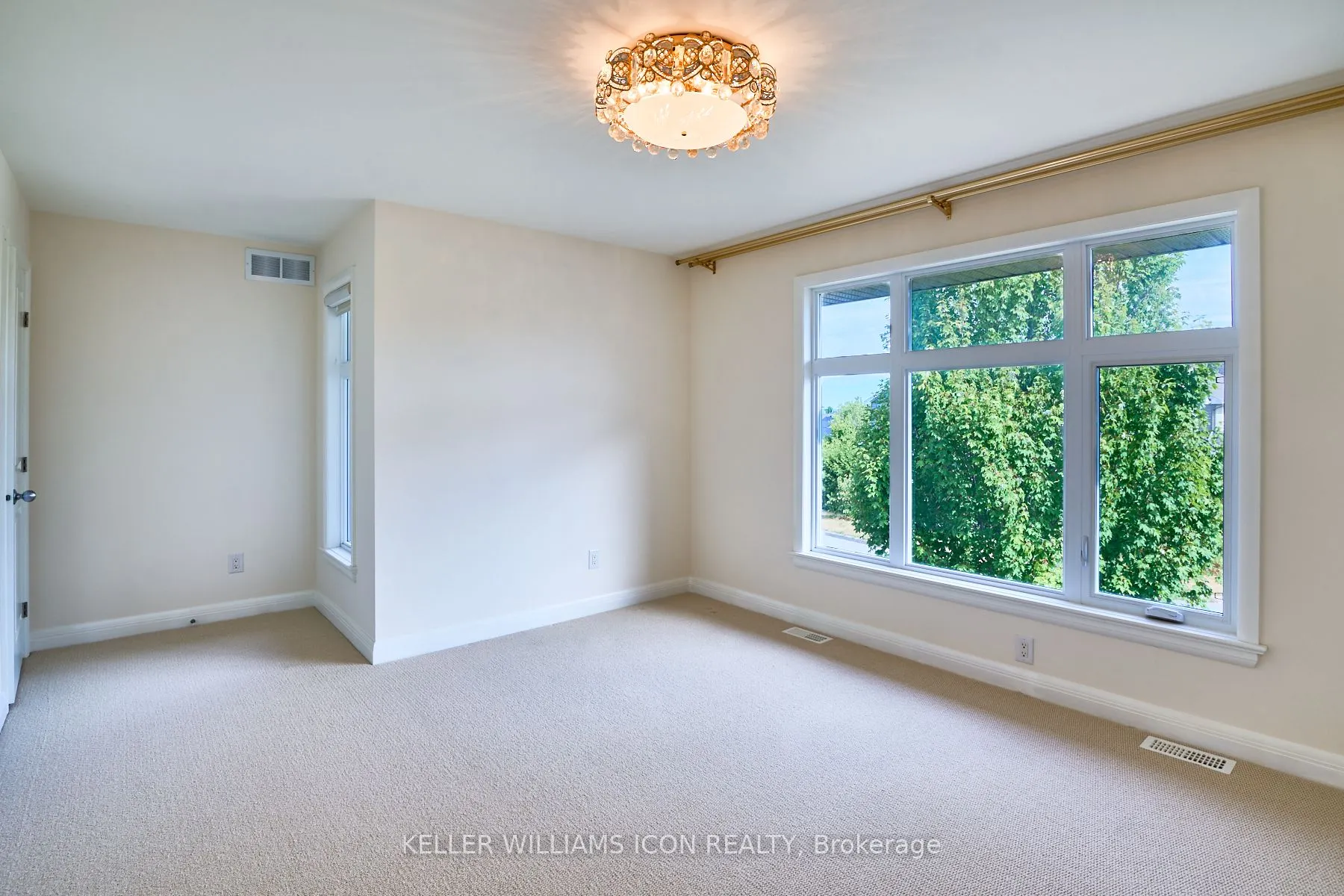 218 Gabbro Crescent